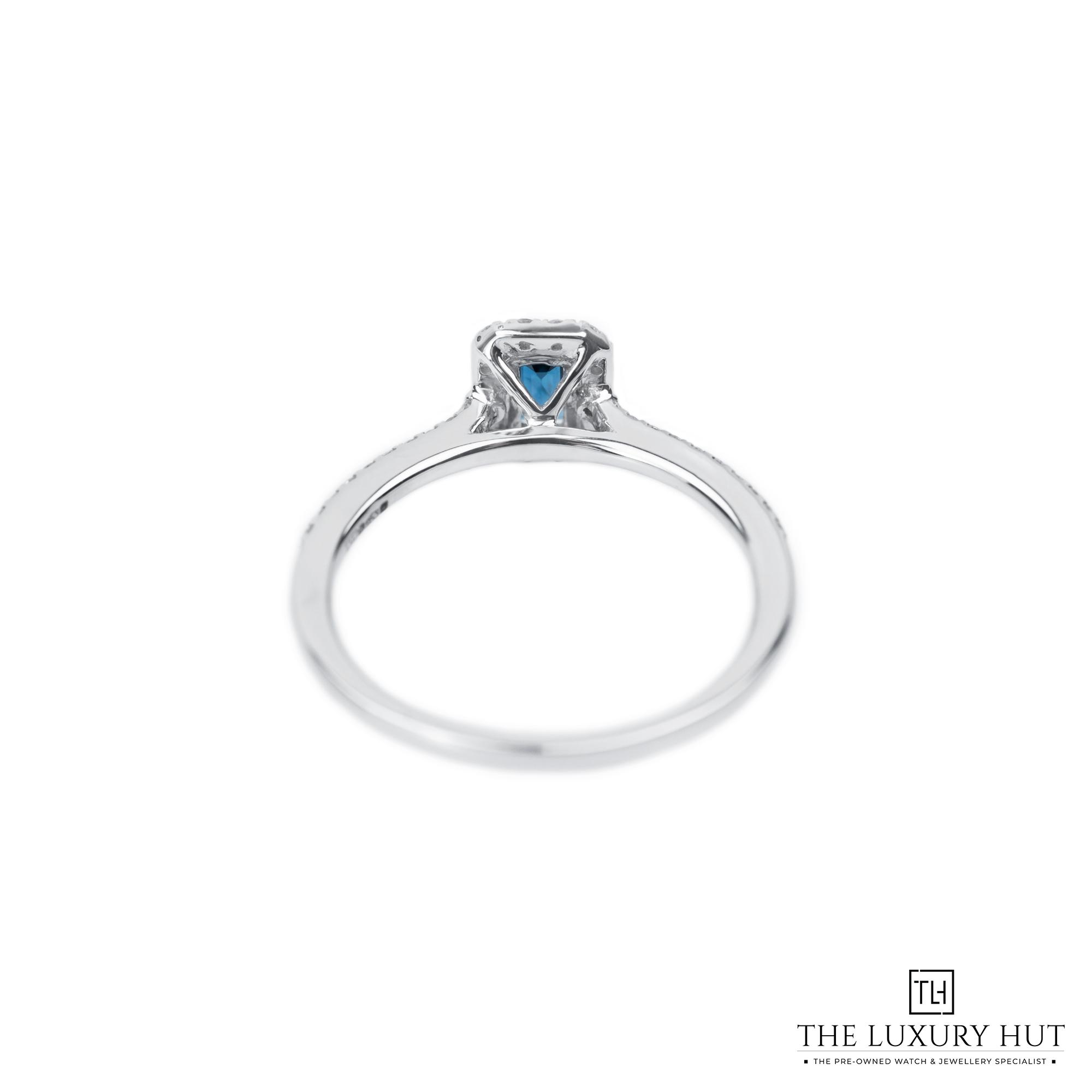 2025/03/Platinum_Diamond_Sapphire_Cluster_Ring_LB546-b.jpg