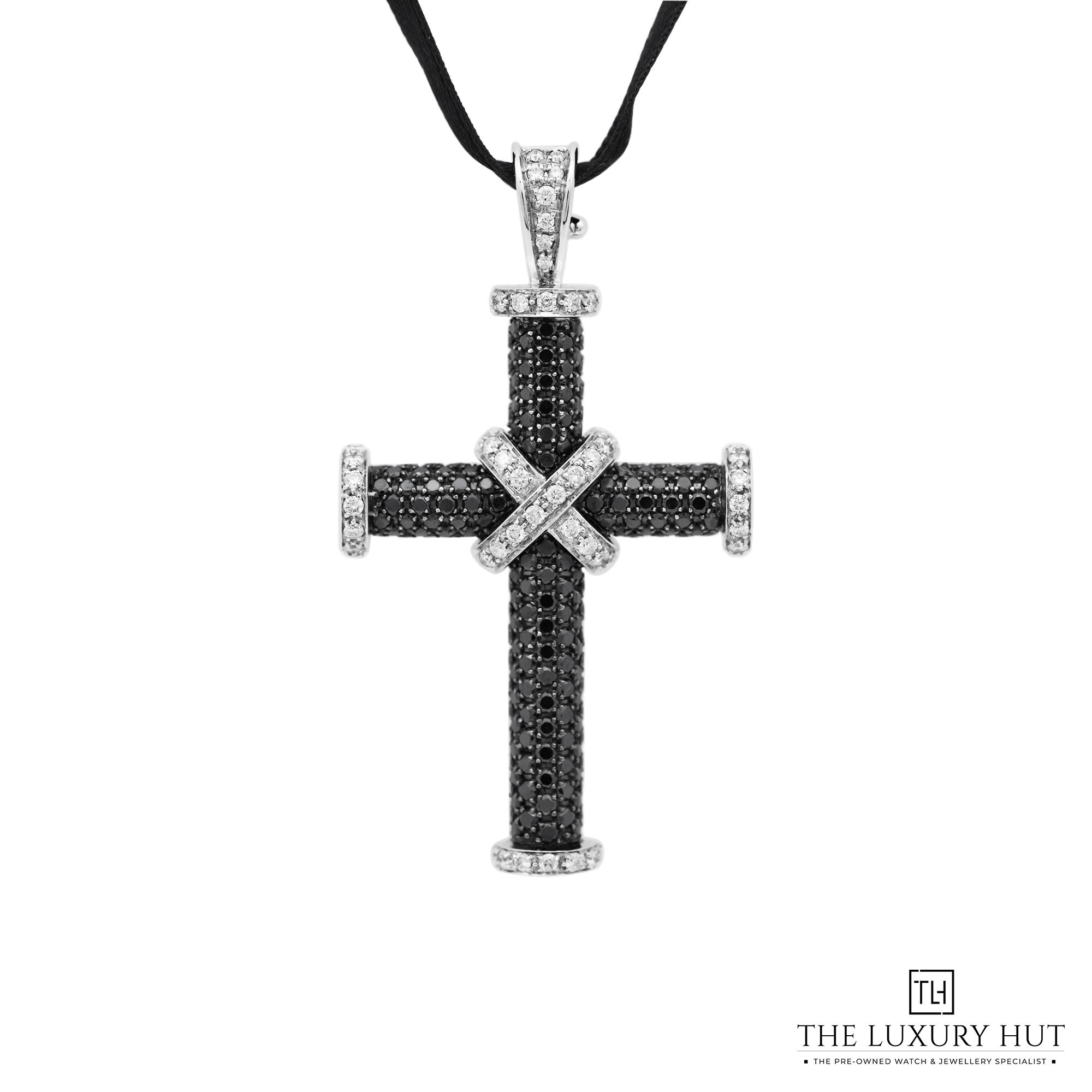 2025/03/Theo_Fennell_Diamond_Cross_Pendant_LB535a.jpg