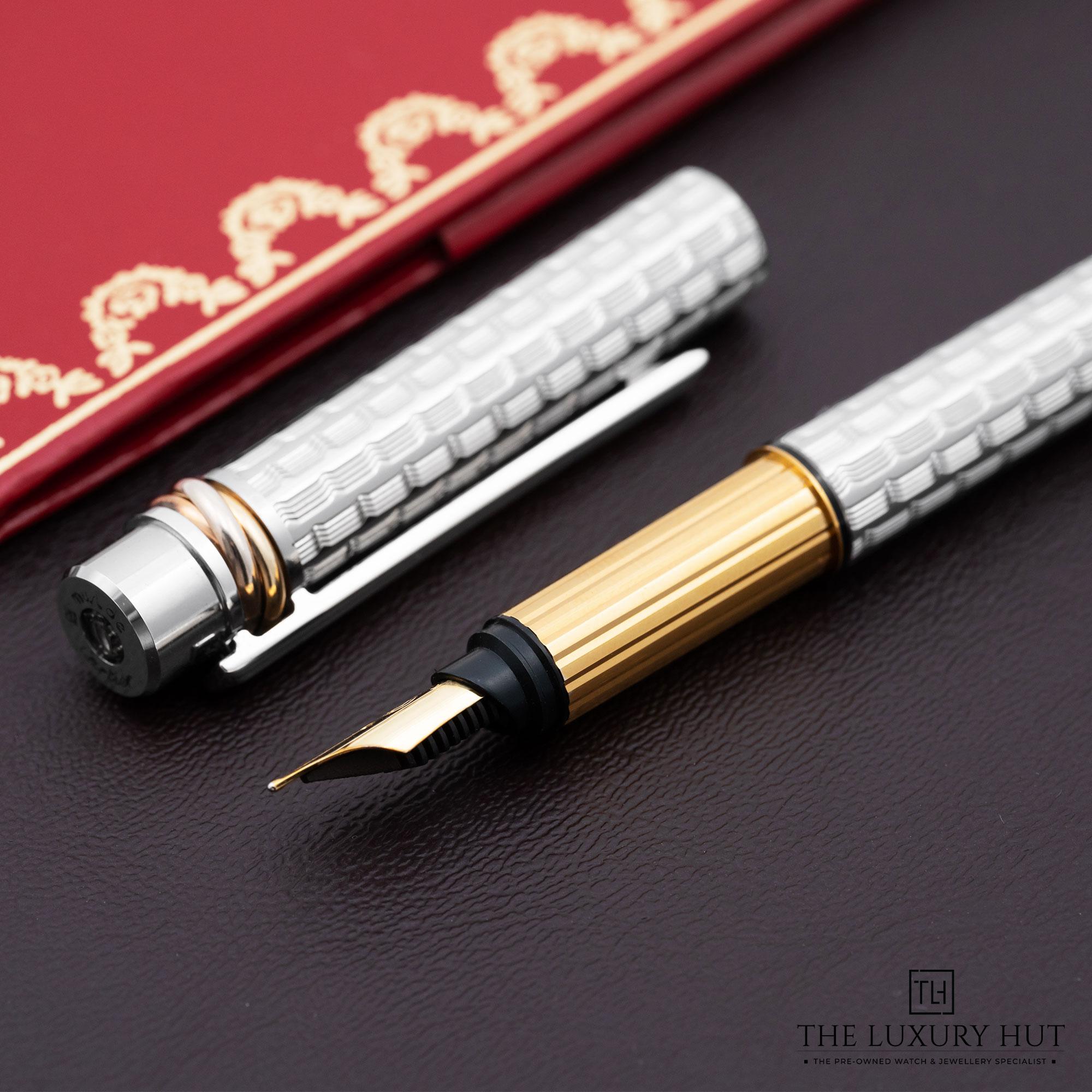 2025/06/Cartier_Must_De_Cartier_Trinity_Fountain_Pen_LB620-b.jpg