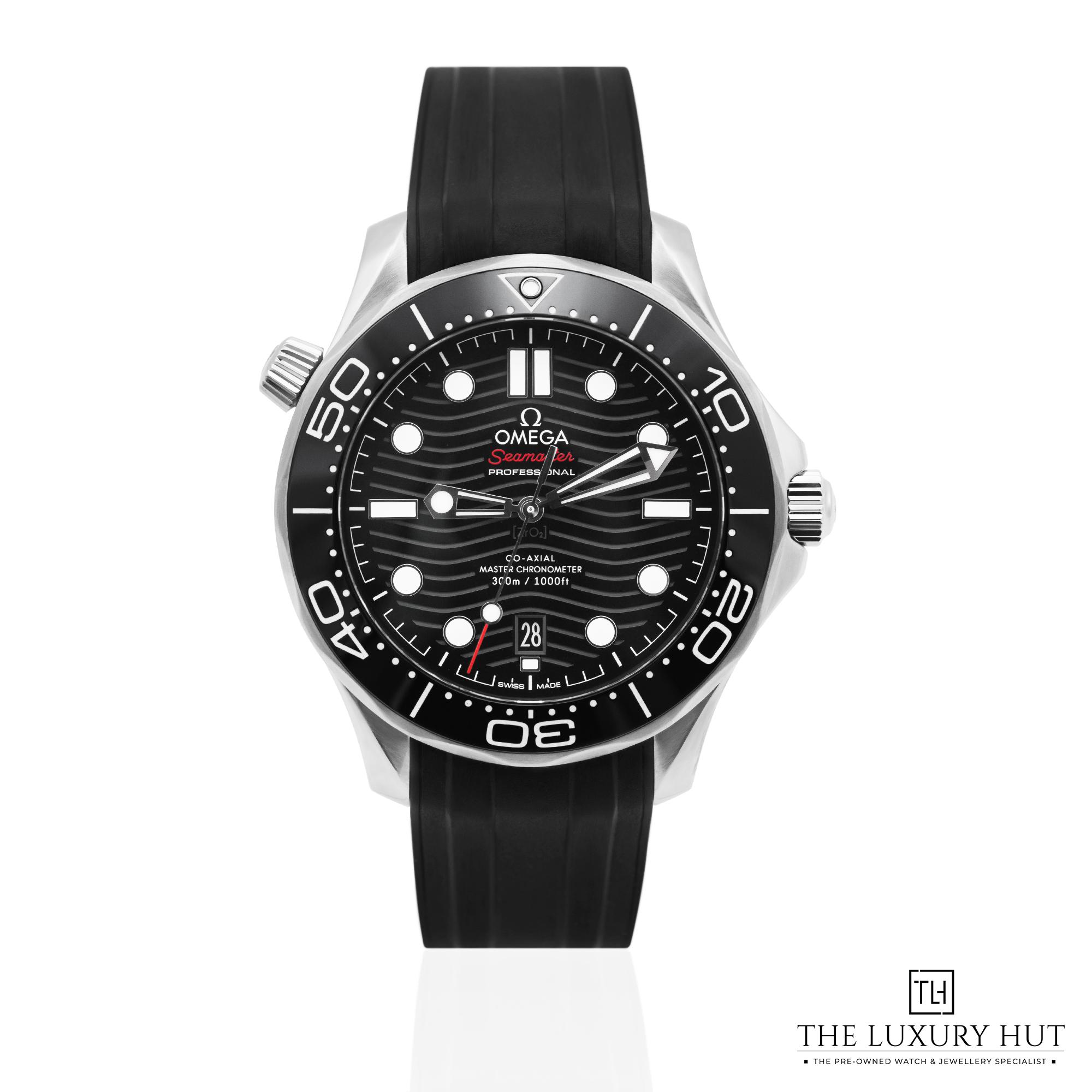 2025/06/Omega_Seamaster_Diver_300M_Master_Black_51786-a.jpg