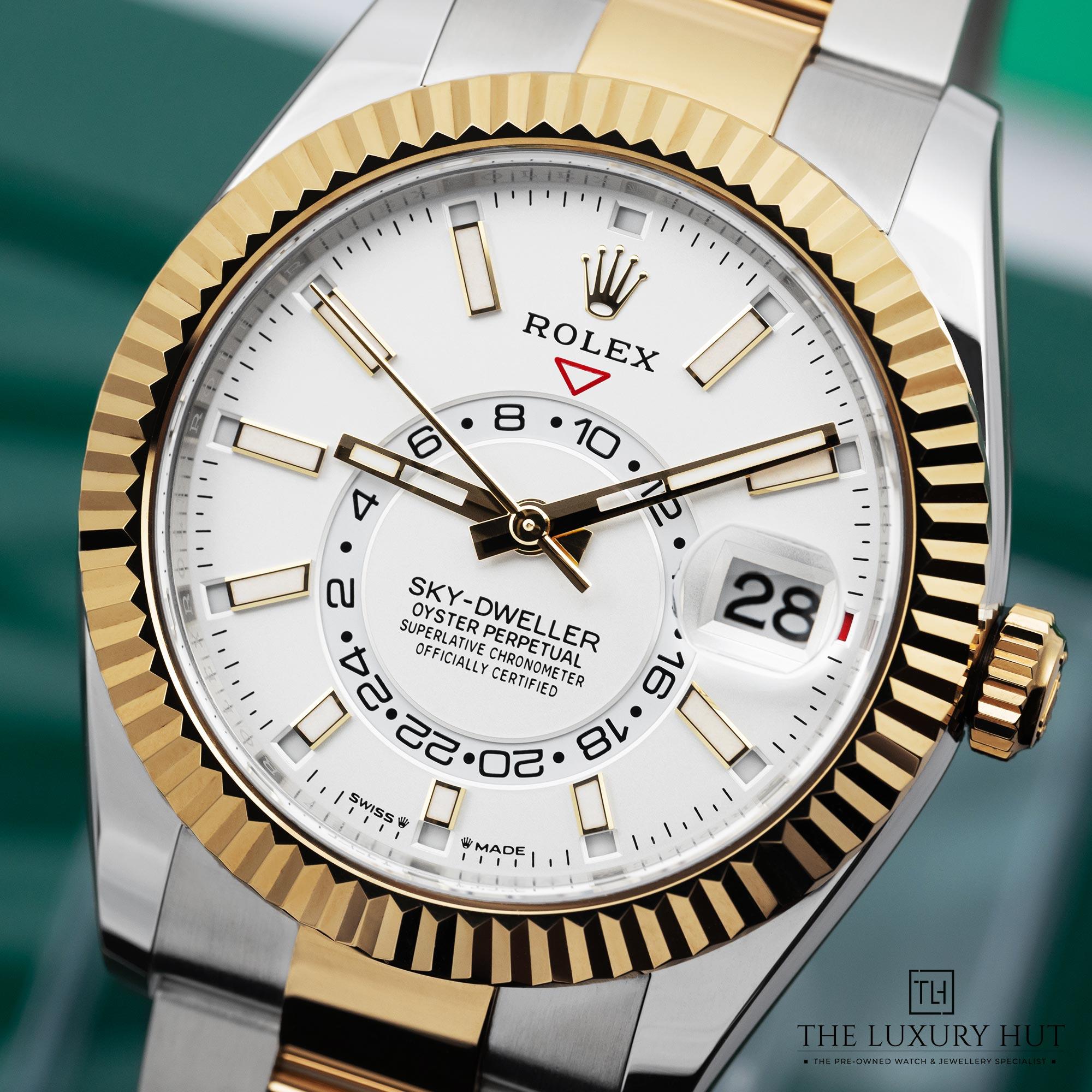 2025/07/Rolex_Sky-Dweller_Bi-Metal_42mm_White_51976-ee.jpg