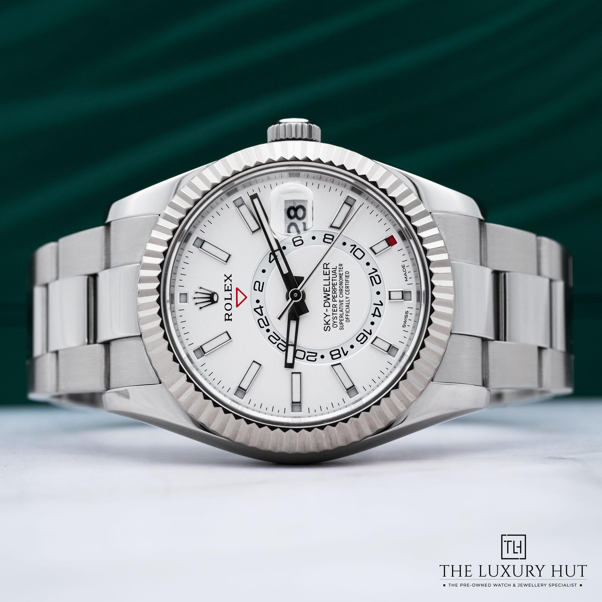 2025/07/Rolex_Sky-Dweller_Steel_42mm_White_Dial_51915-b.jpg