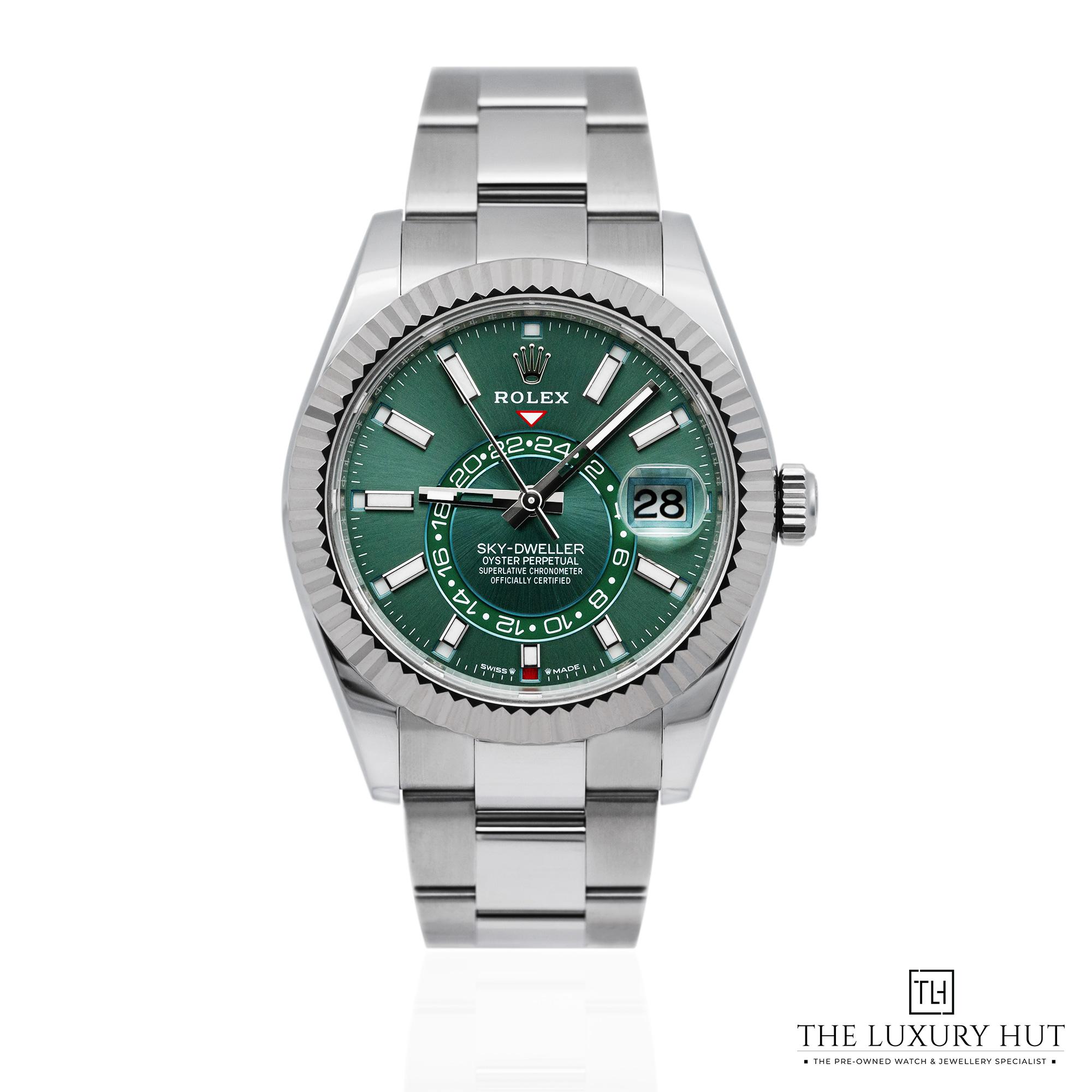 2025/07/Rolex_Sky-Dweller_Steel_Gold_42_Mint_Green_51928-aa1.jpg