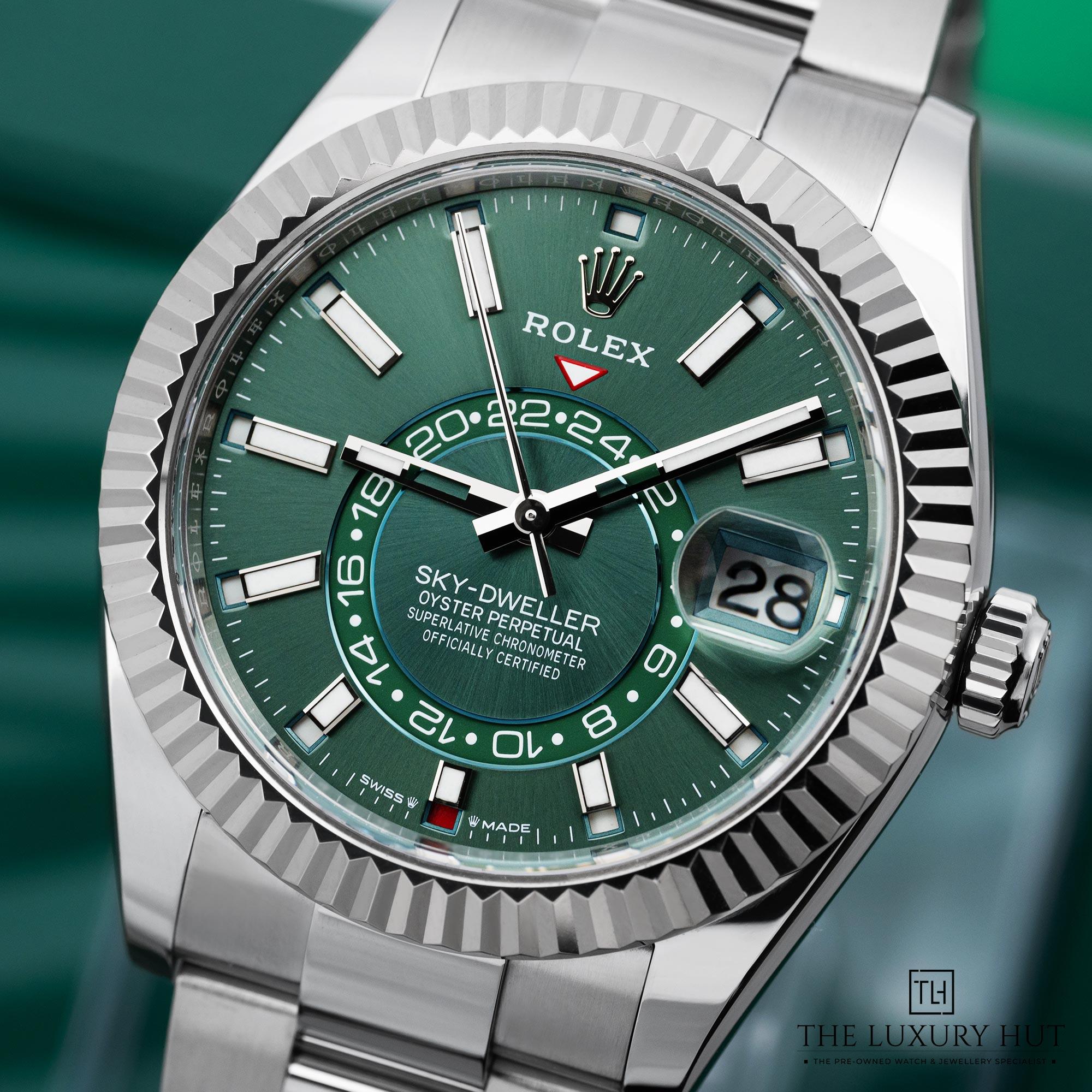 2025/07/Rolex_Sky-Dweller_Steel_Gold_42_Mint_Green_51928-e.jpg