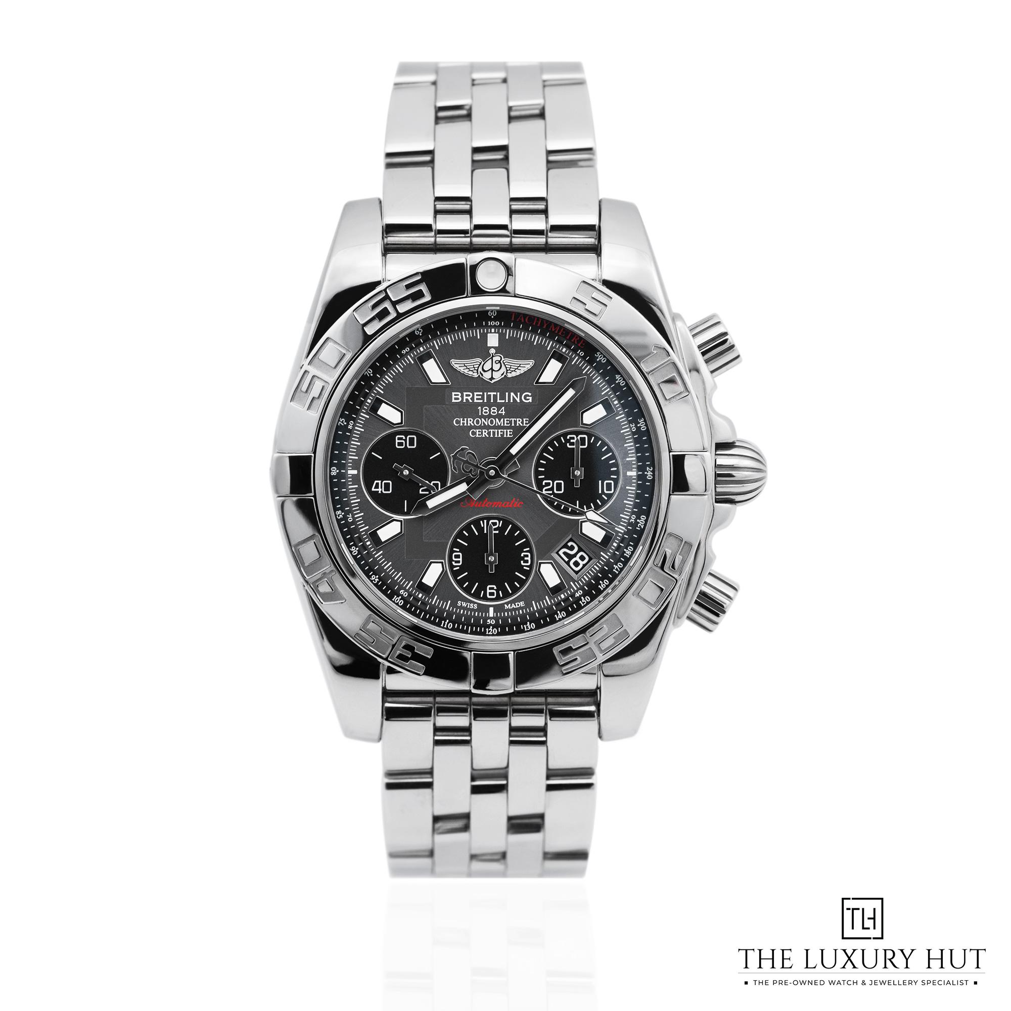 2025/08/Breitling_Chronomat-41_Chronograph_Steel_Grey_52126a.jpg