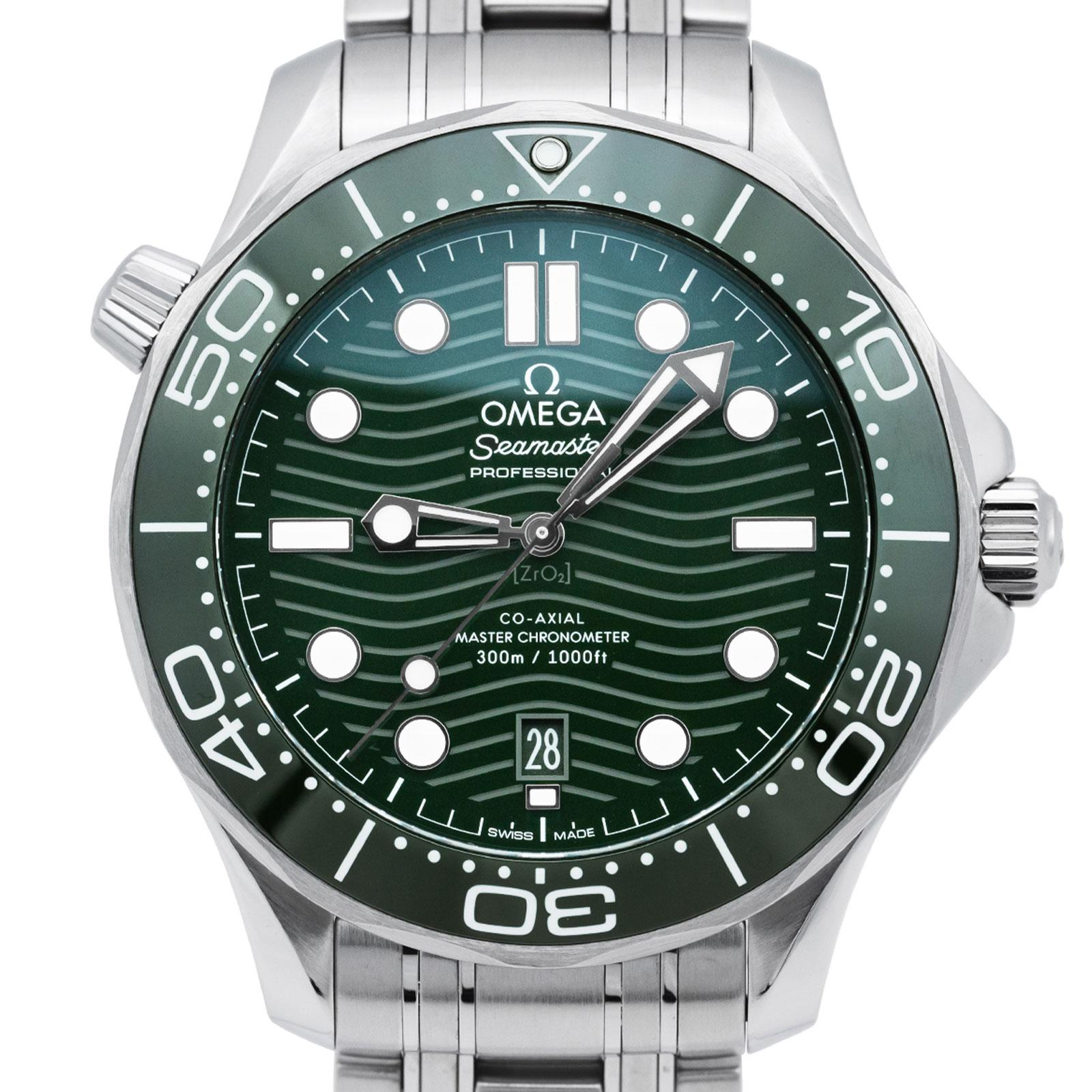 2025/08/Omega_Seamaster_Diver_Steel_Green_Wave_52119-cr.jpg