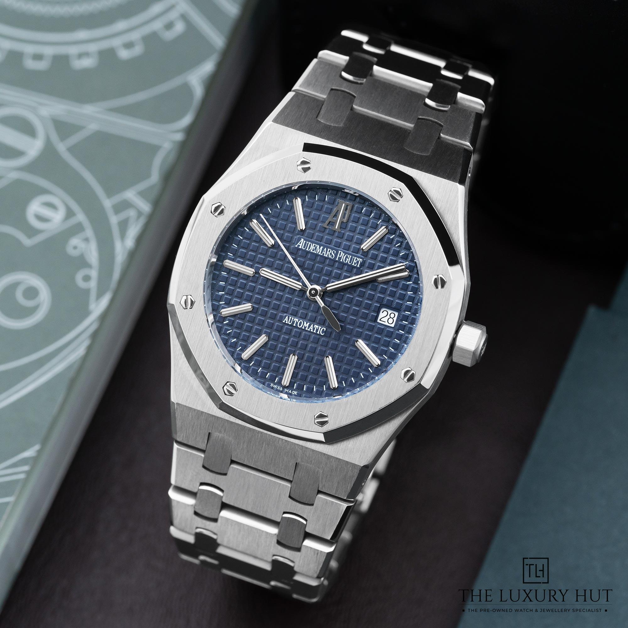 2025/09/Audemars_Piguet_Royal_Oak_Steel_39mm_Blue_Dial_52240-b.jpg