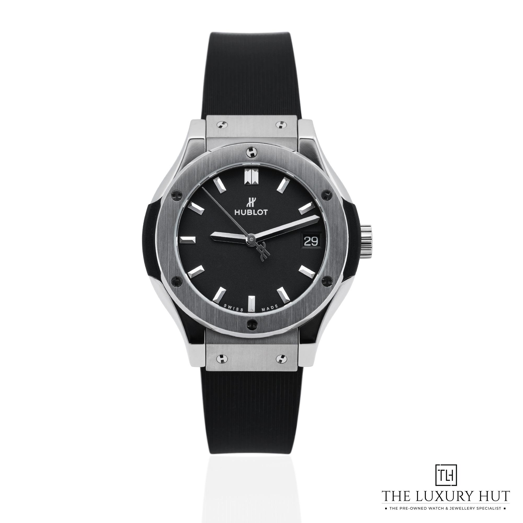 2025/09/Hublot_Classic_Fusion_Titanium_33mm_Black_52096-a.jpg