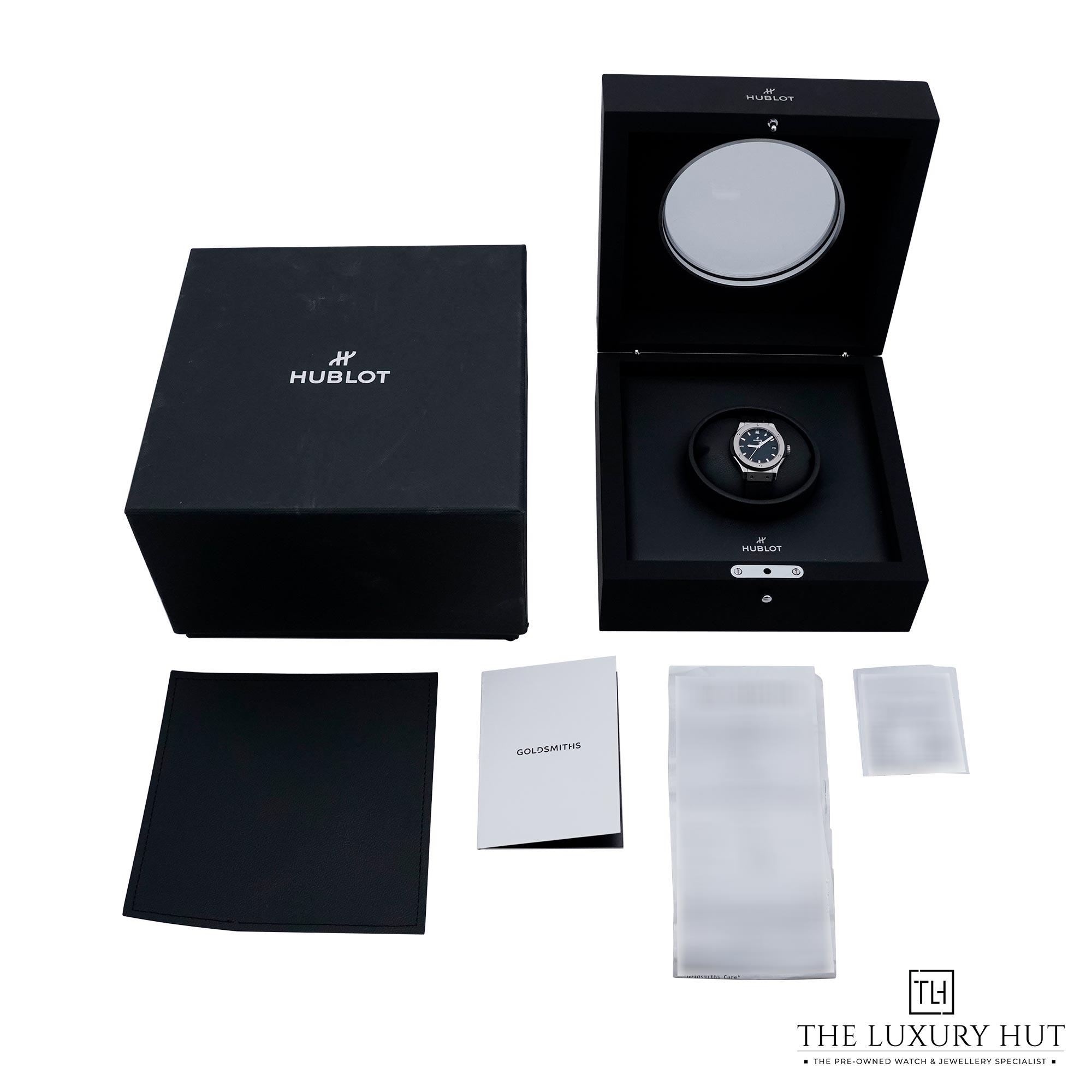 2025/09/Hublot_Classic_Fusion_Titanium_33mm_Black_52096-f.jpg