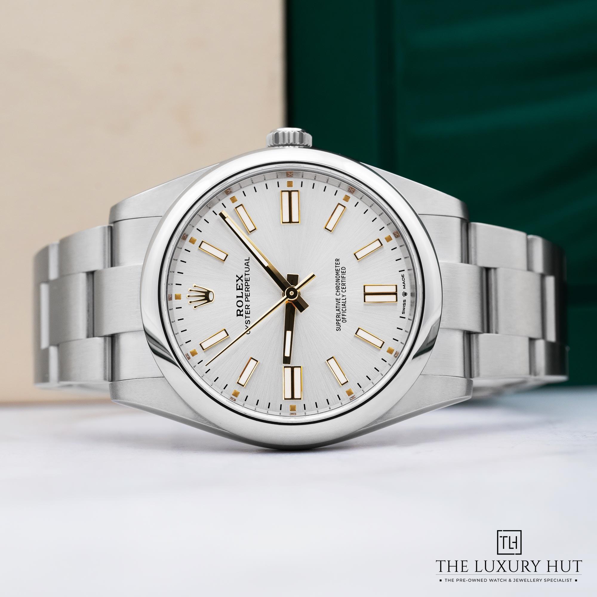 2025/09/Rolex_Oyster_Perpetual_41mm_Steel_Silver_52147-b.jpg