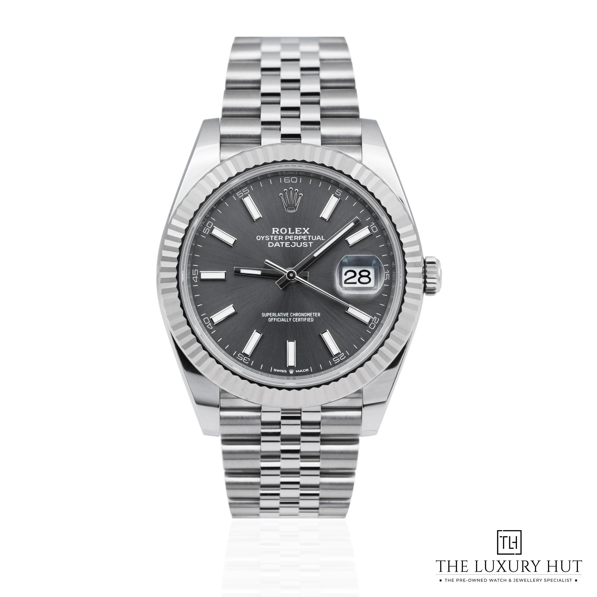2025/10/Rolex_Datejust_41mm_Slate_Baton_Dial_52247-a.jpg