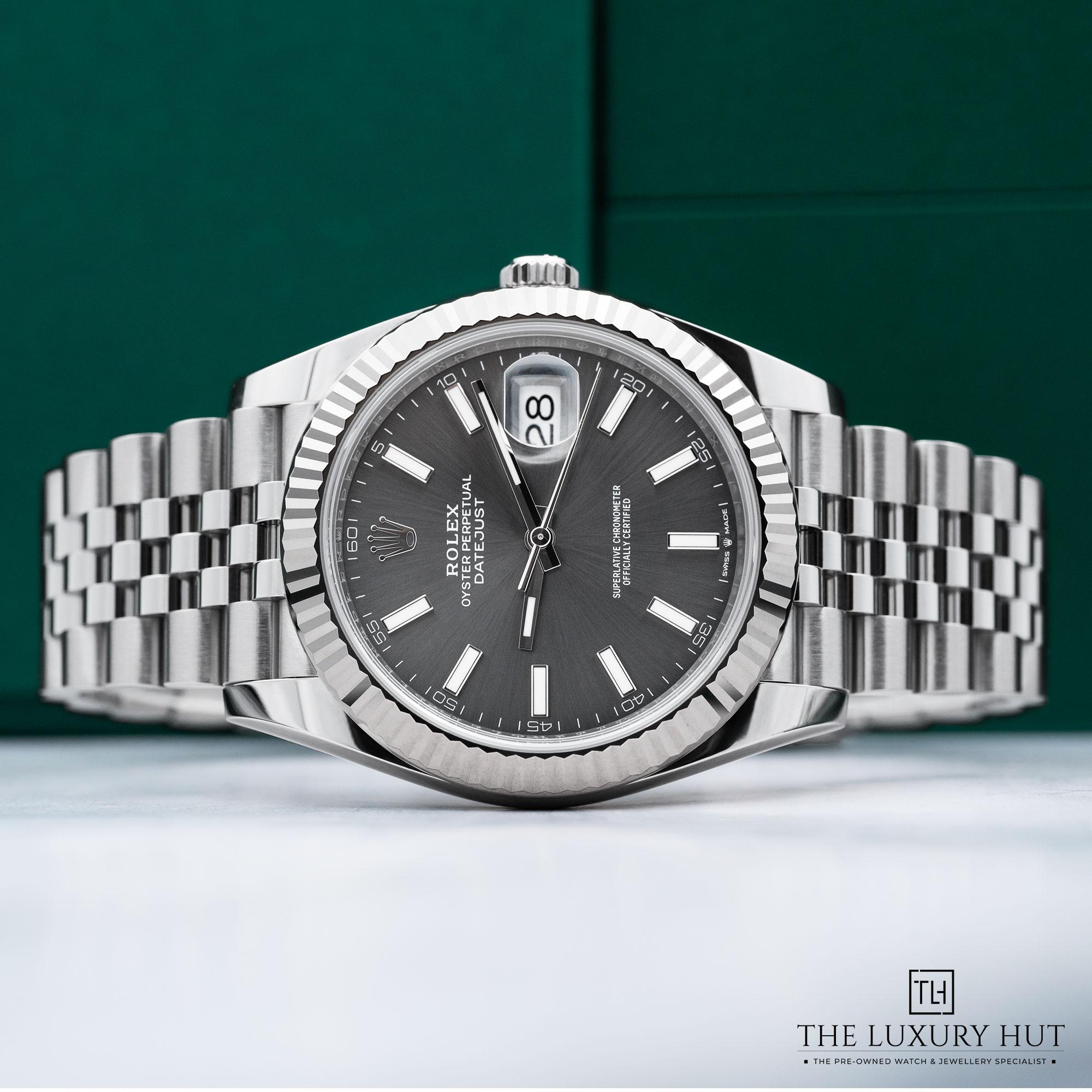 2025/10/Rolex_Datejust_41mm_Slate_Baton_Dial_52247-b.jpg