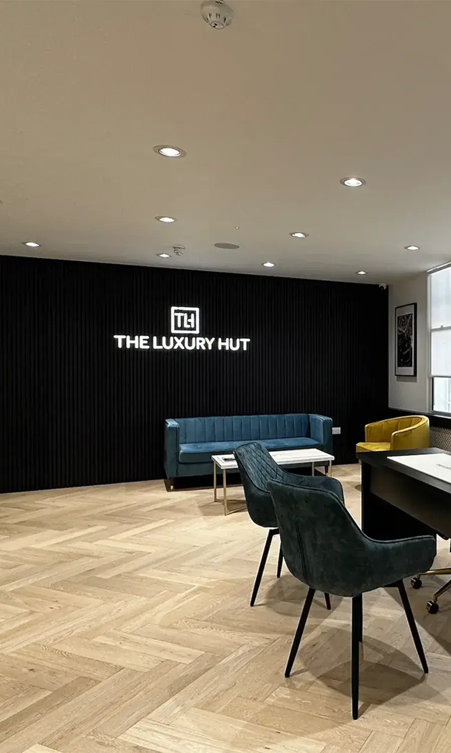 the luxury hut office