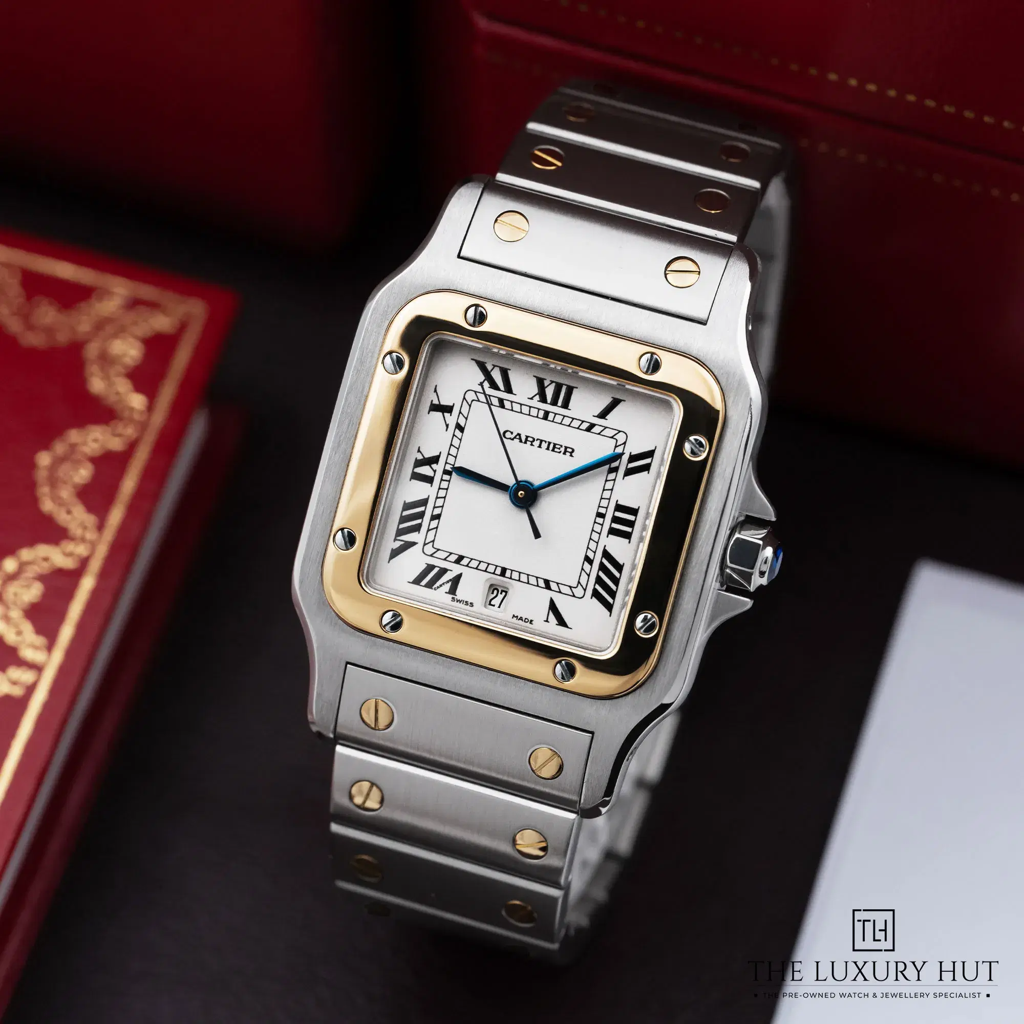 0eacf6b7-7ec5-42e3-b7d4-81dd6d5d34baCartier_Santos_Galbée_Medium_White_Roman_52399-b.webp