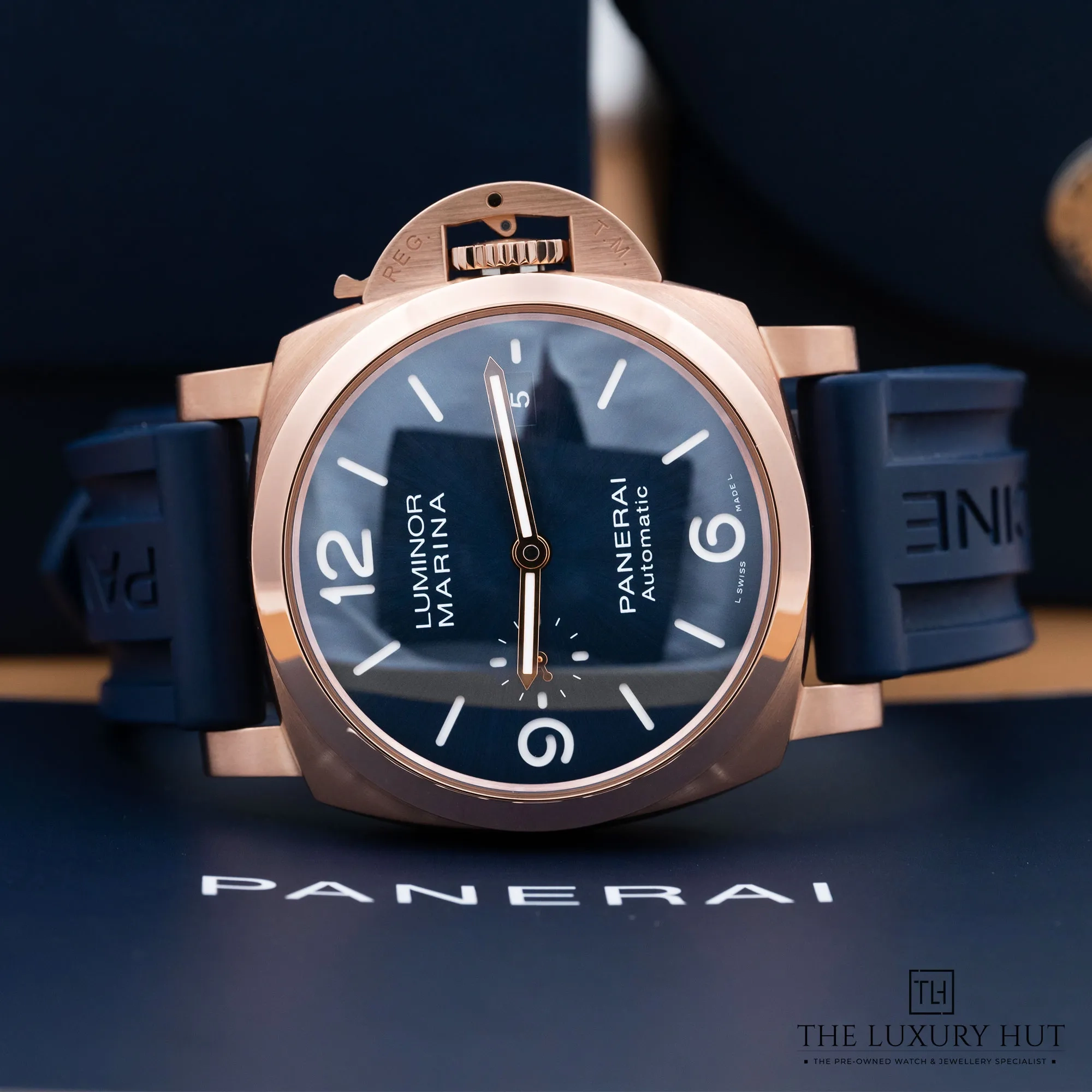 1bcb07f2-0776-4b61-9a45-e8775ff9ee49Panerai_Luminor_Marina_Goldtech_Gold_52366-c.webp