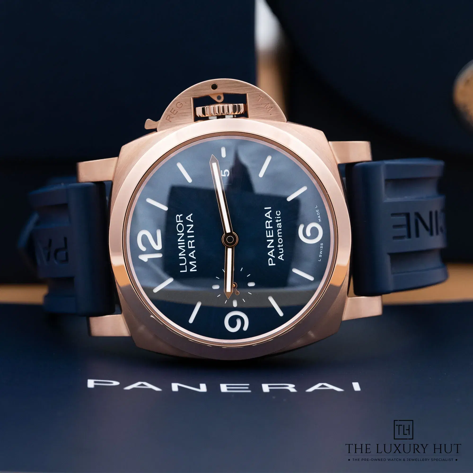 1bcb07f2-0776-4b61-9a45-e8775ff9ee49Panerai_Luminor_Marina_Goldtech_Gold_52366-c.webp