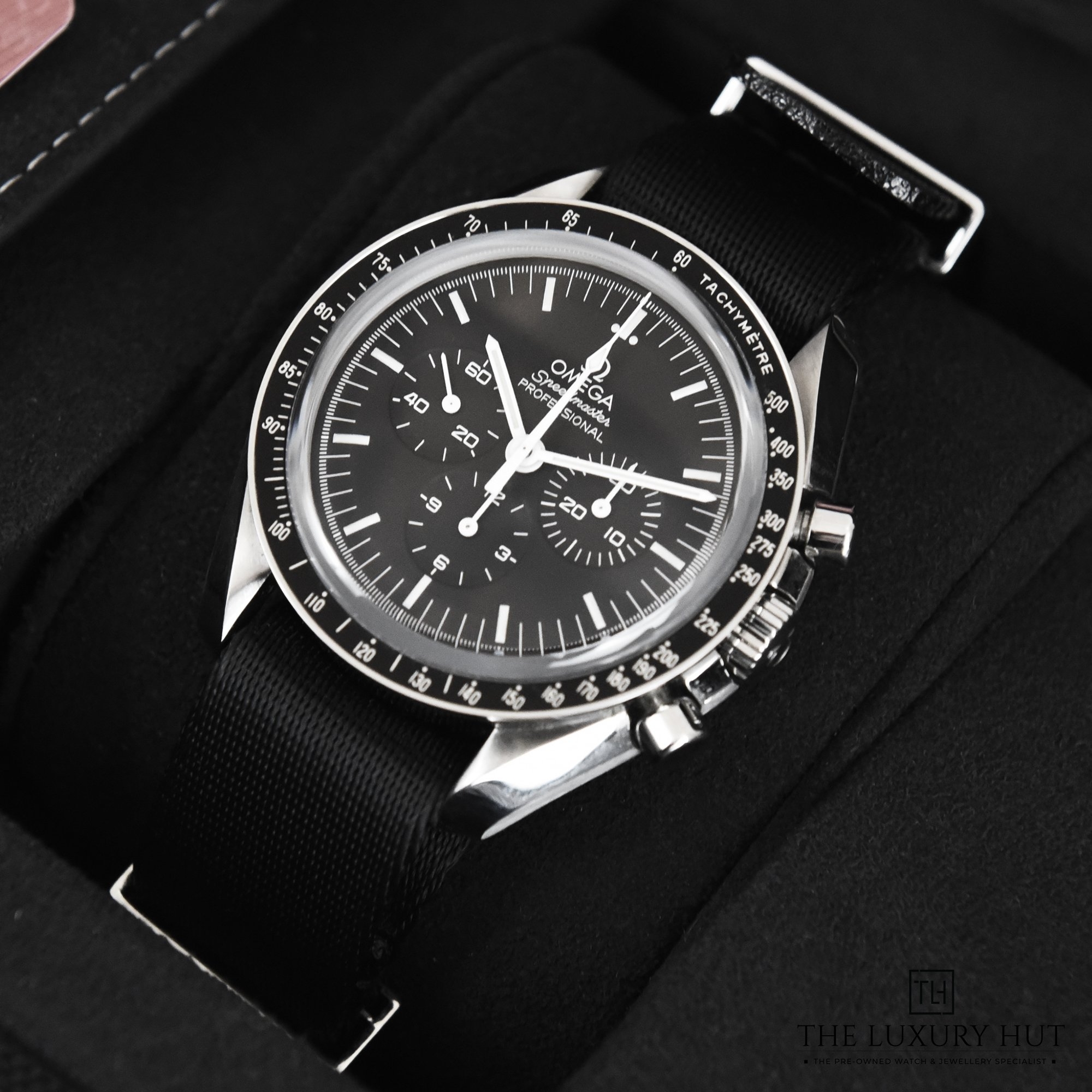 2023/06/Omega_Moonwatch_Black_41902f-1.jpg
