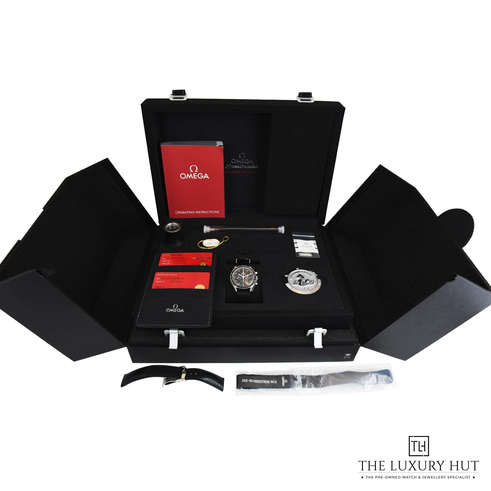 2023/06/Omega_Moonwatch_Black_41902g-1.jpg