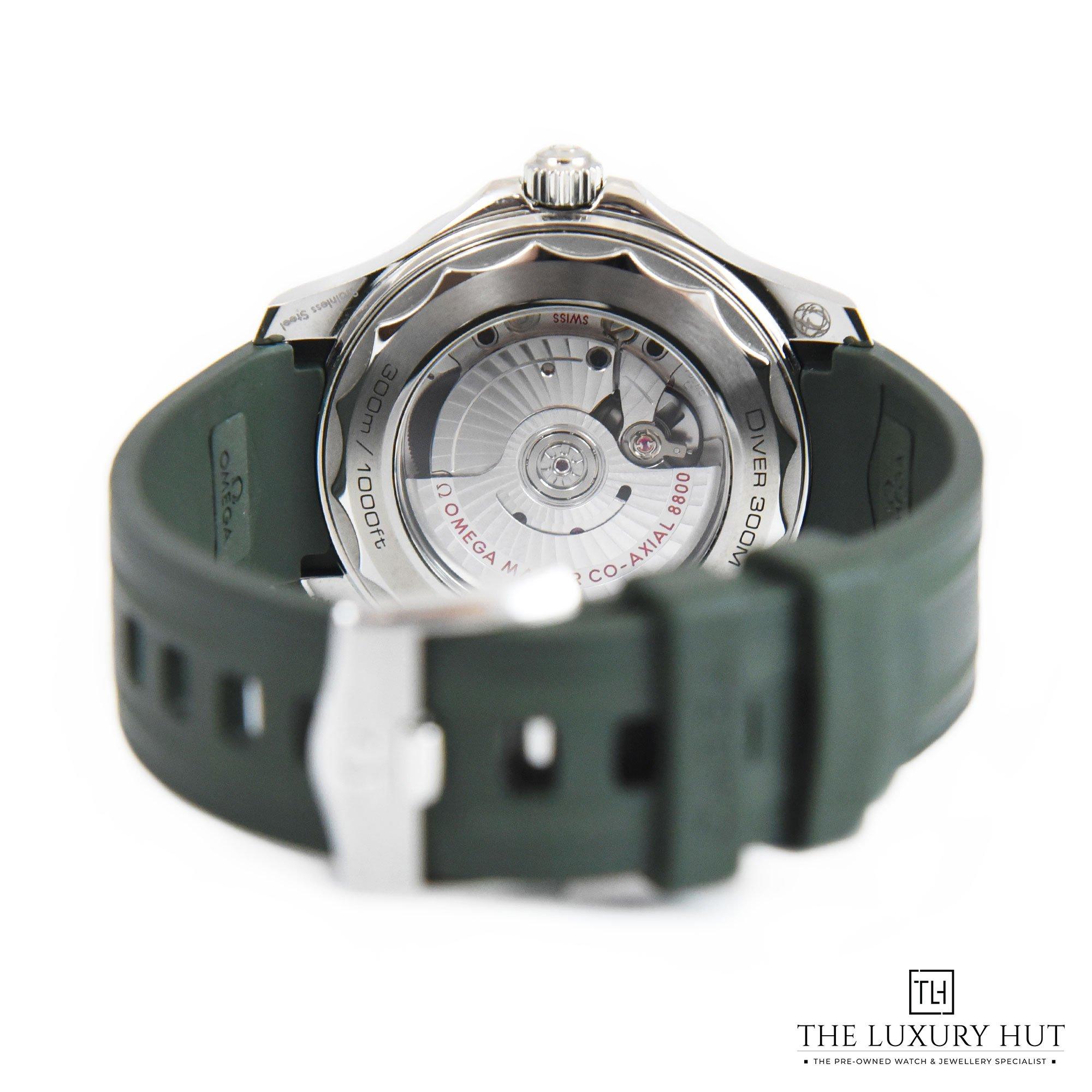 2023/06/Omega_Seamaster_Green_40608-d-1.jpg