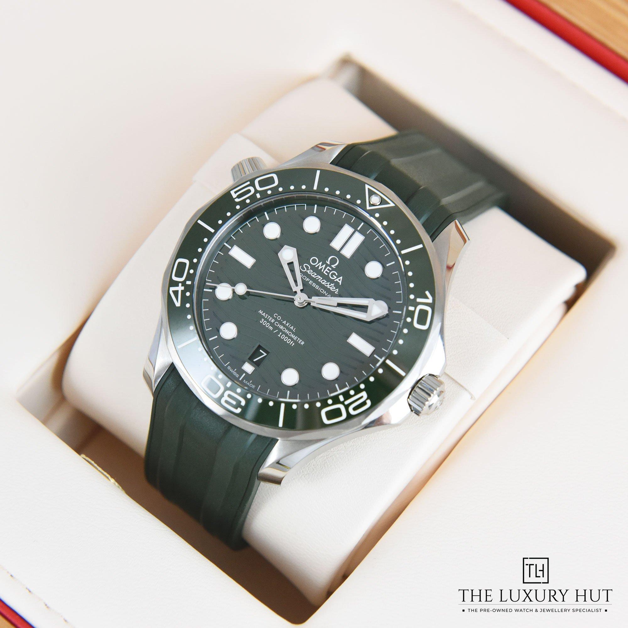 2023/06/Omega_Seamaster_Green_40608-e-1.jpg