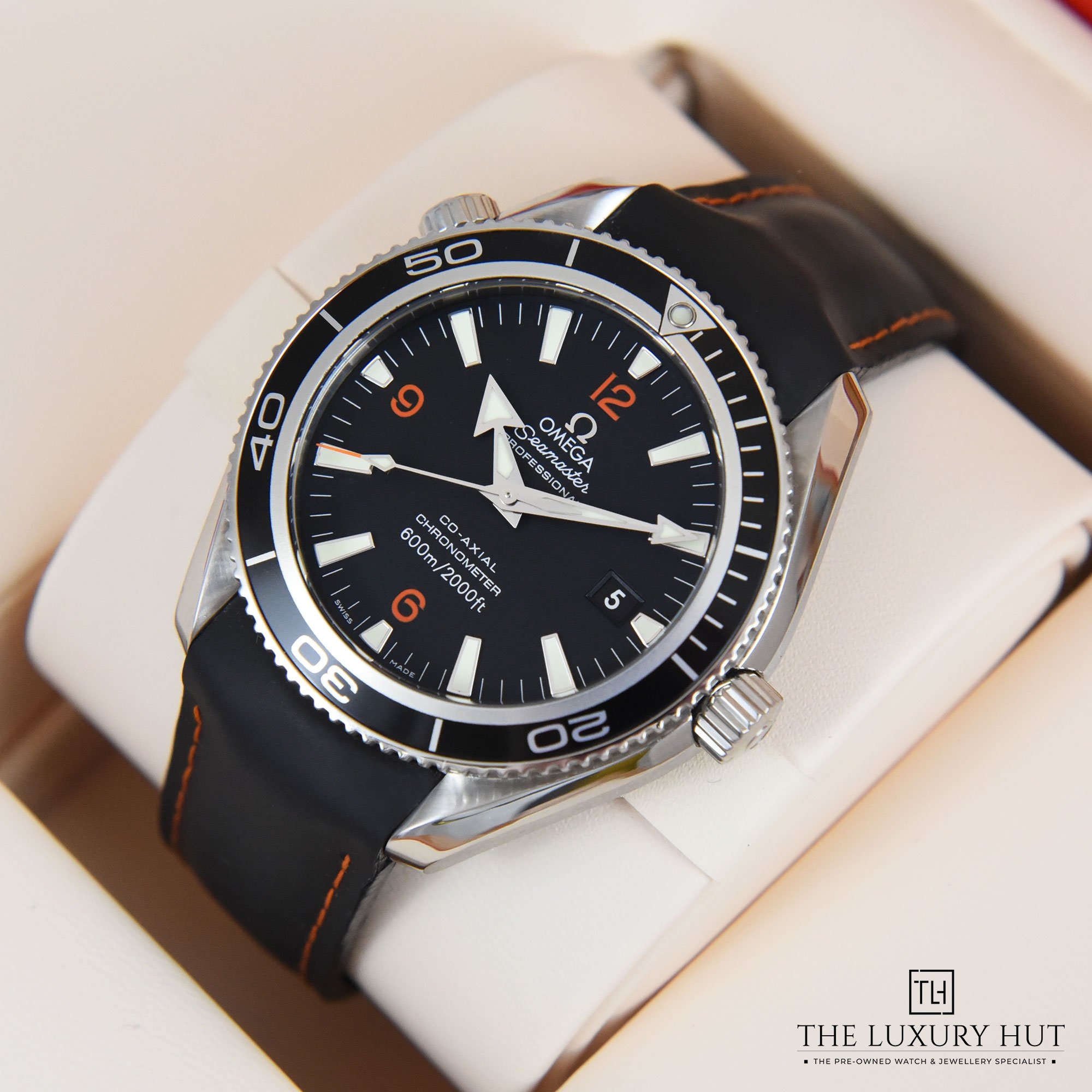 2023/06/Omega_Seamaster_Planet-Ocean_40394-e-1.jpg