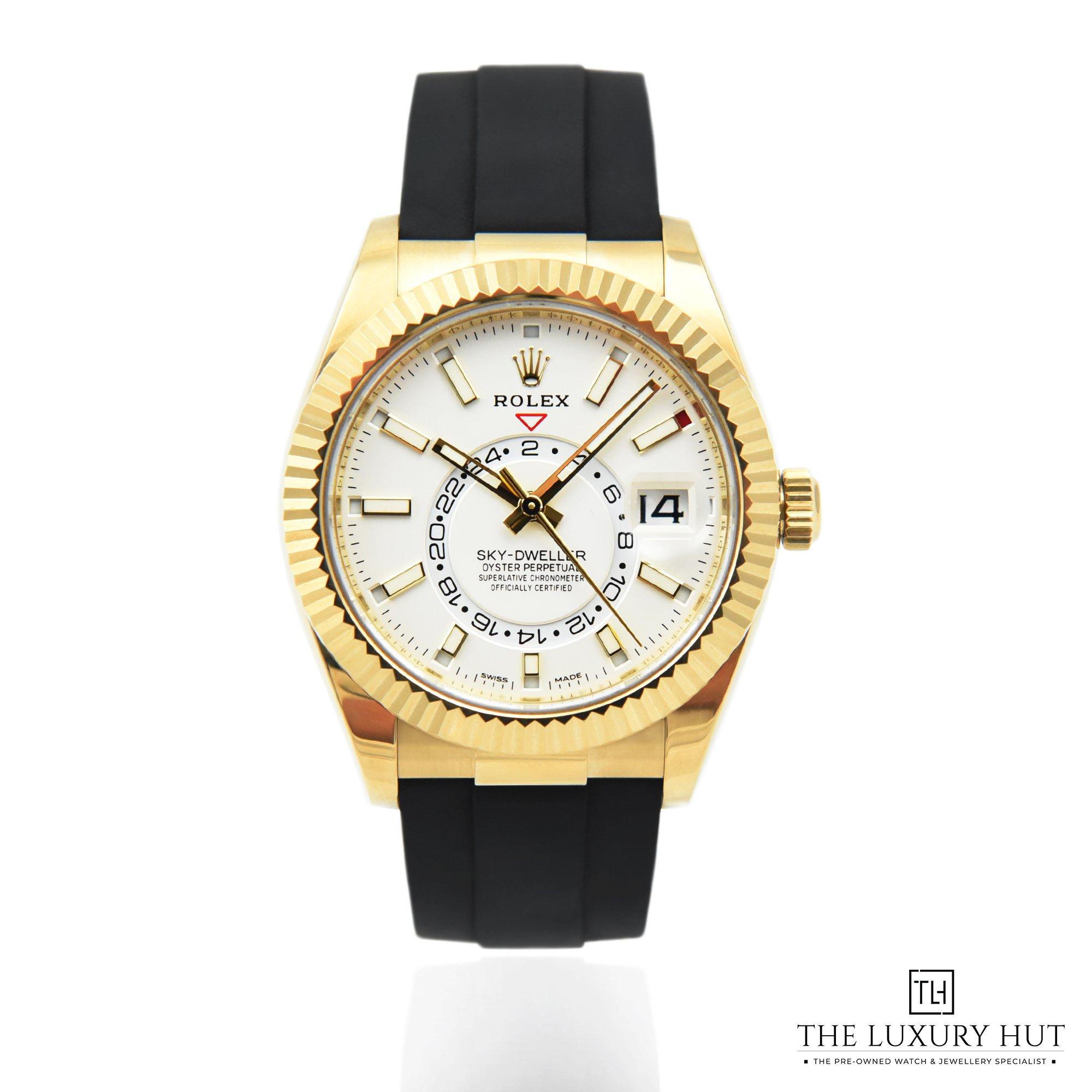 2023/06/Rolex_Skydweller_Gold_White_42794-a.jpg