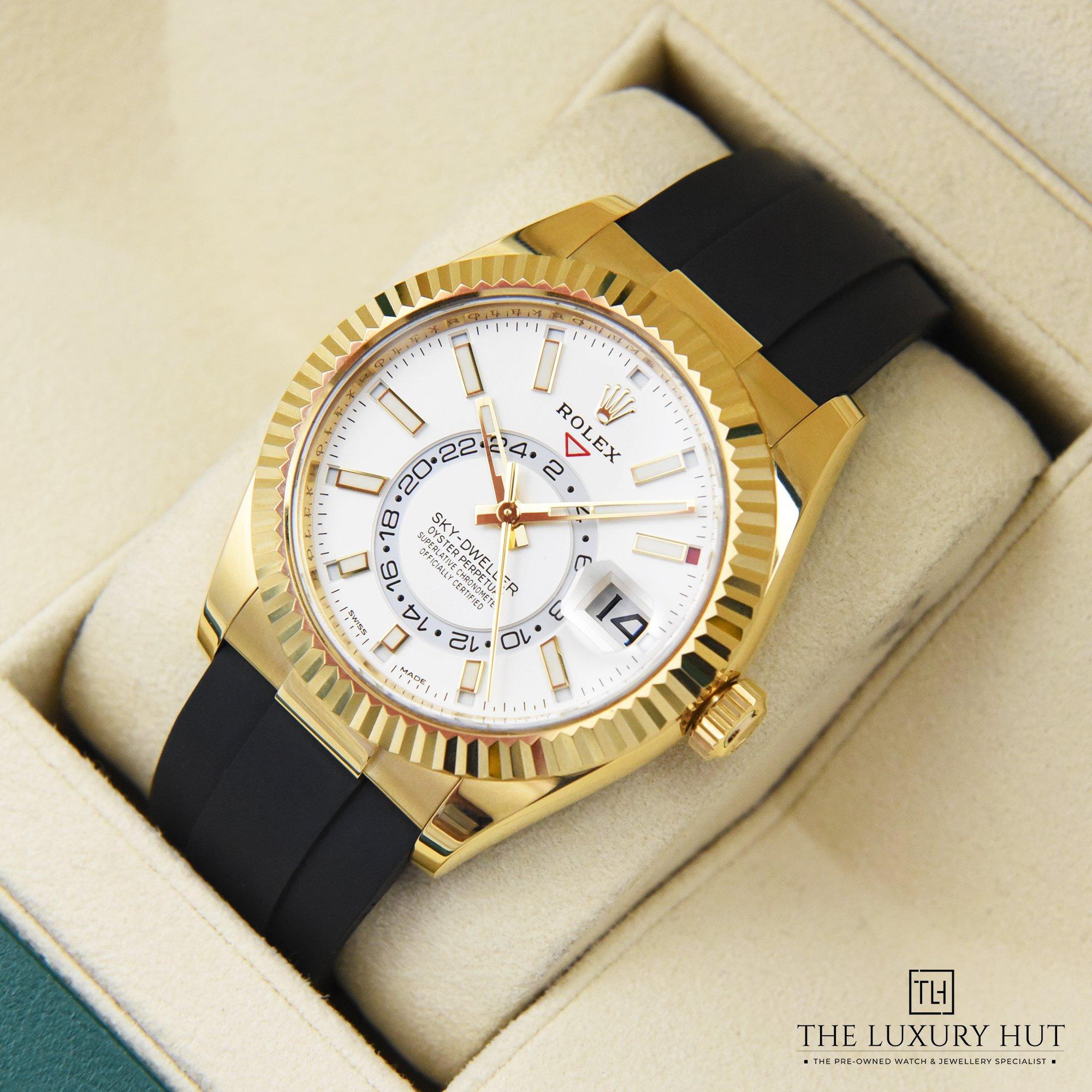2023/06/Rolex_Skydweller_Gold_White_42794-e.jpg