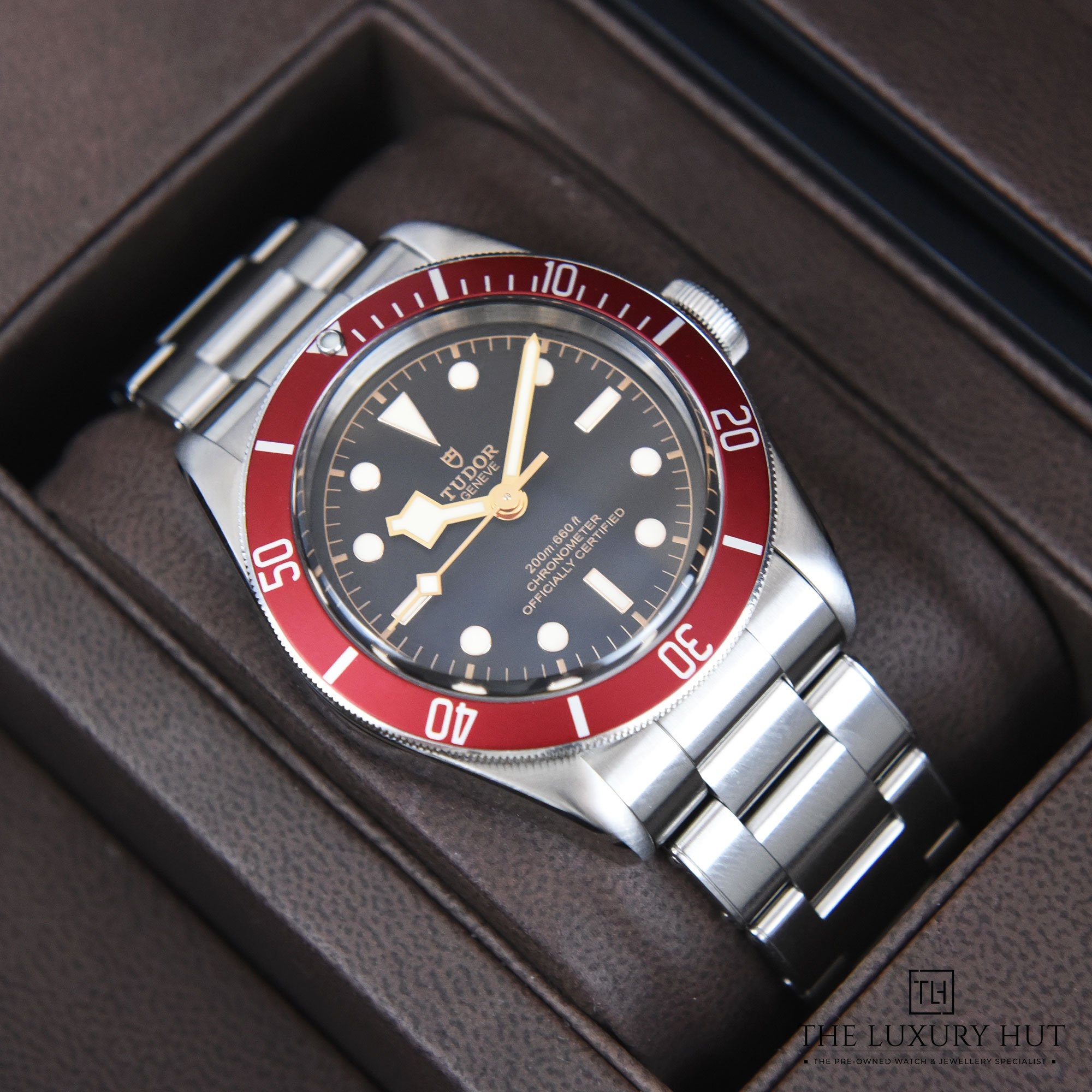 2023/06/Tudor_Red_39909-e-1.jpg