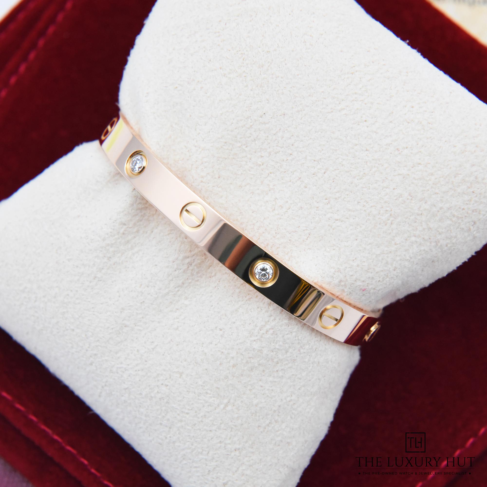 2023/07/Cartier_4-Diamond_Love_Bangle_50043-d.jpg