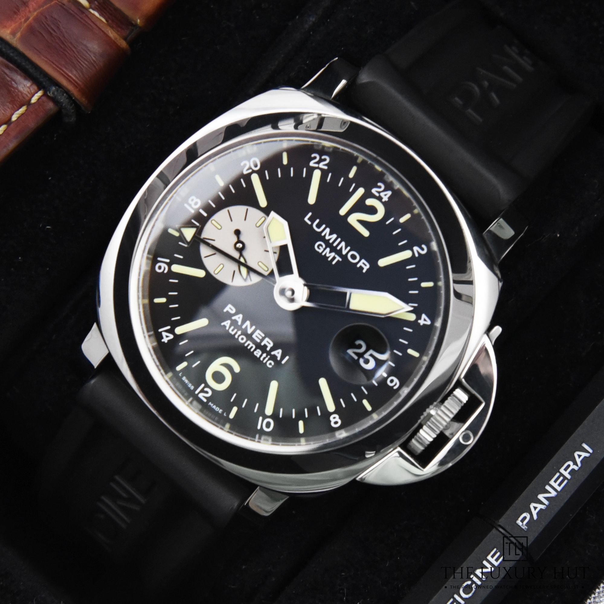 2023/07/Panerai_Luminor_GMT_Black_50061-e.jpg