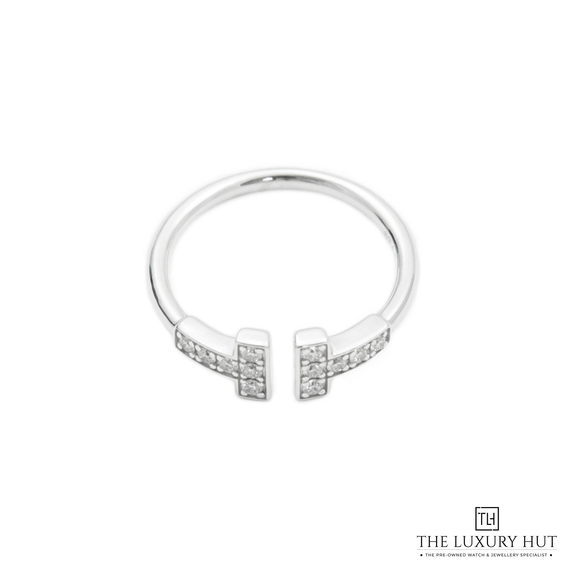 2023/07/Tiffany_T-Wire_Ring_White_34645-c.jpg