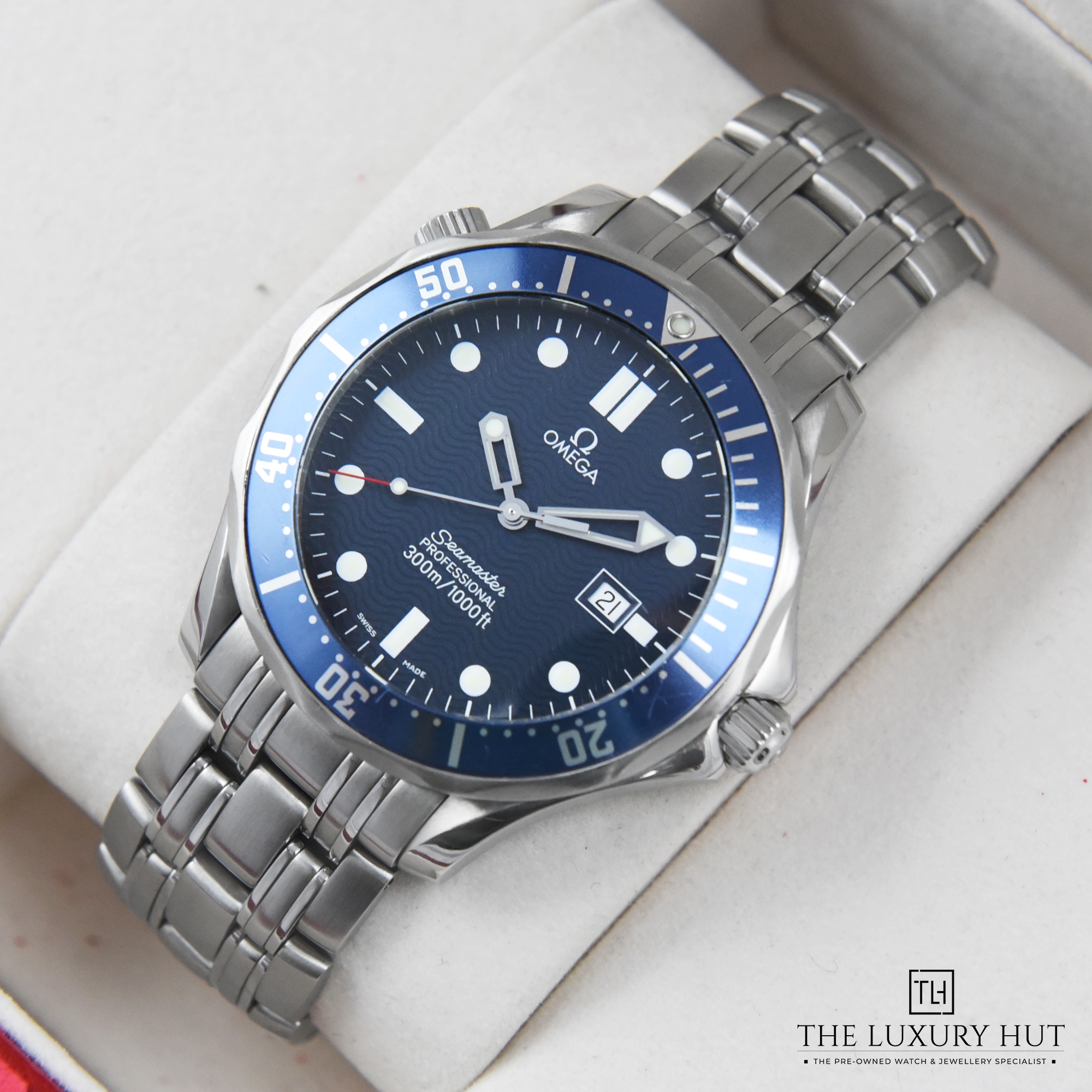 2023/08/Omega_Seamaster_Golden-Eye_Blue_50128-e.jpg