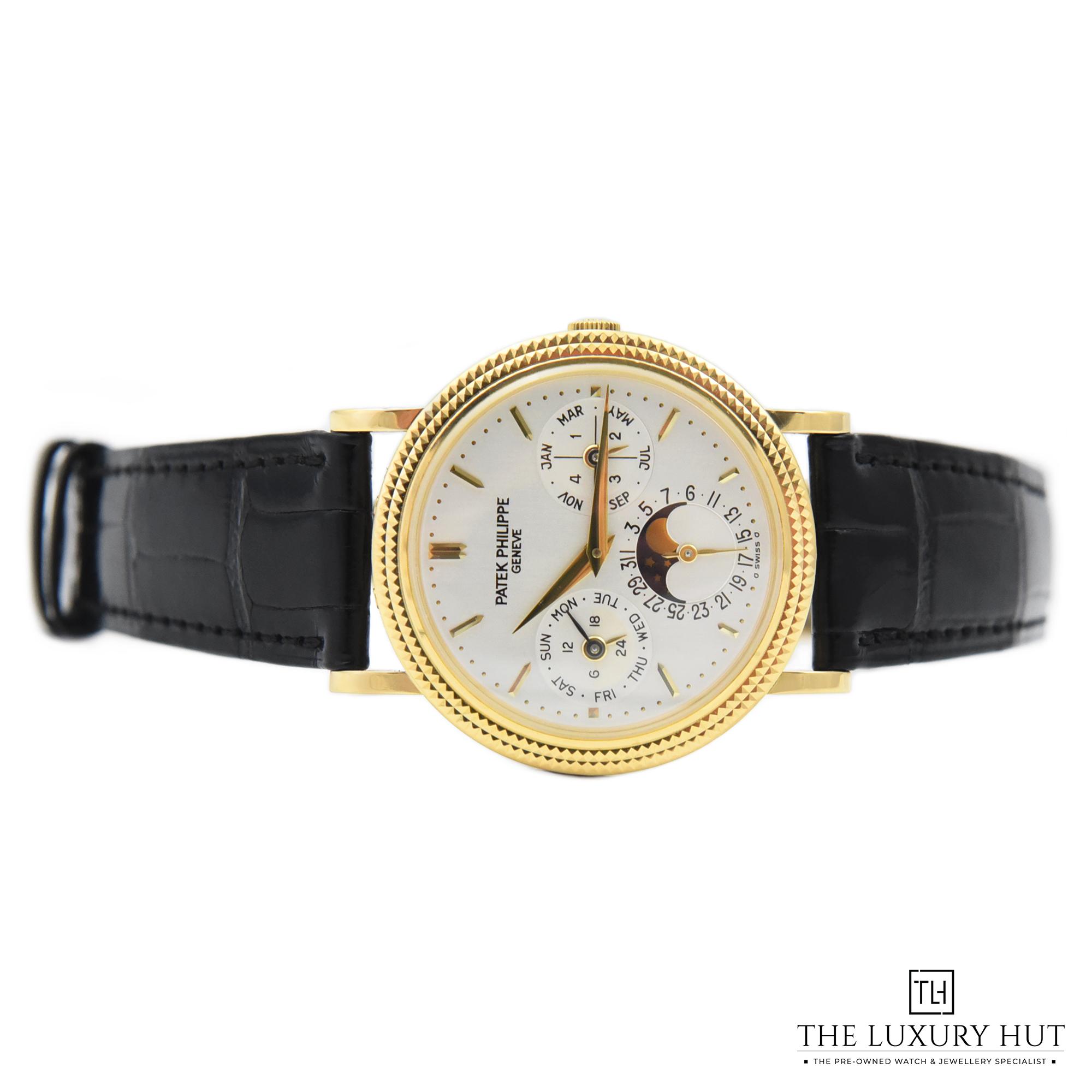 2023/08/Patek_Philippe_Moonphase-_Yellow_50094-c.jpg