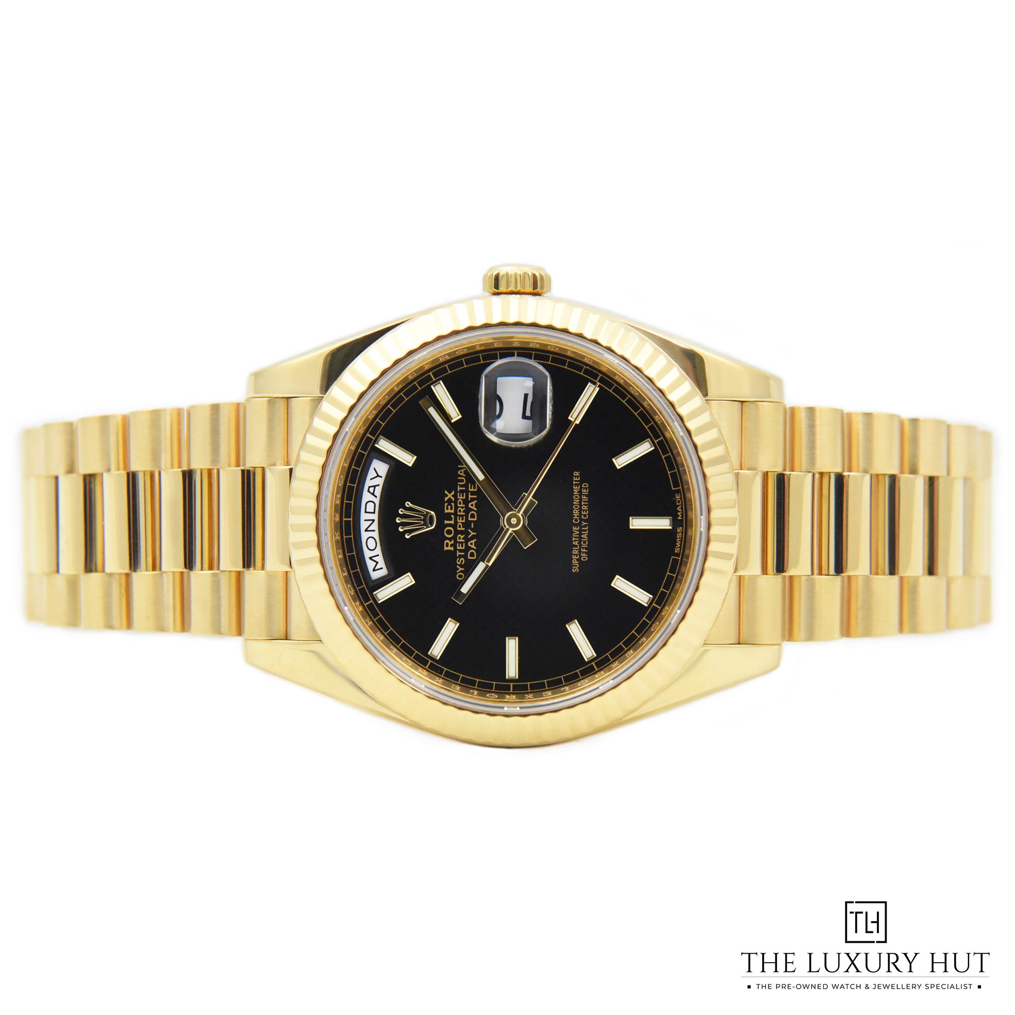 2023/08/Rolex_Day-Date_Gold_Black_Motif_50114-c.jpg