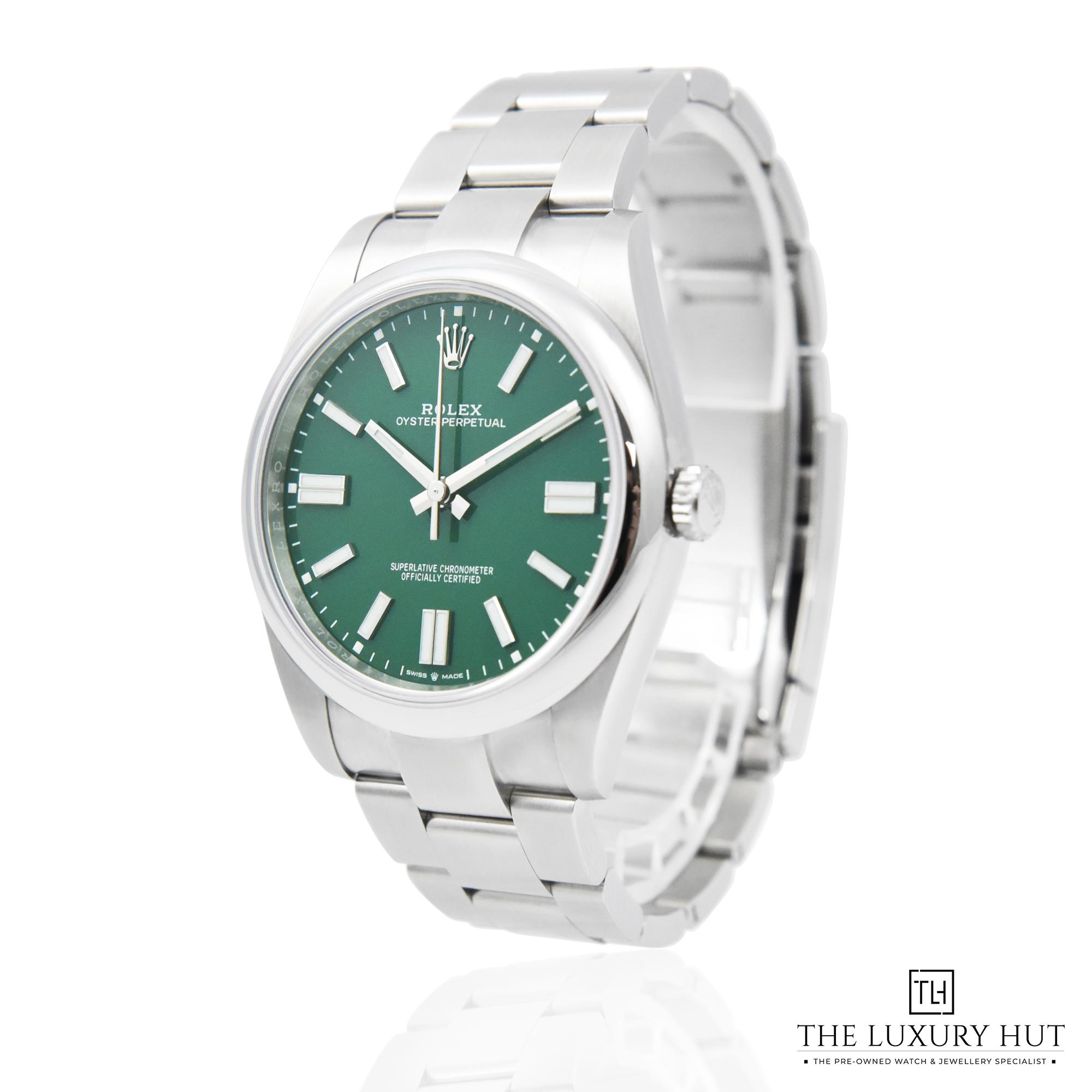2023/08/Rolex_Oyster_Perpetual_Green_50145-b.jpg