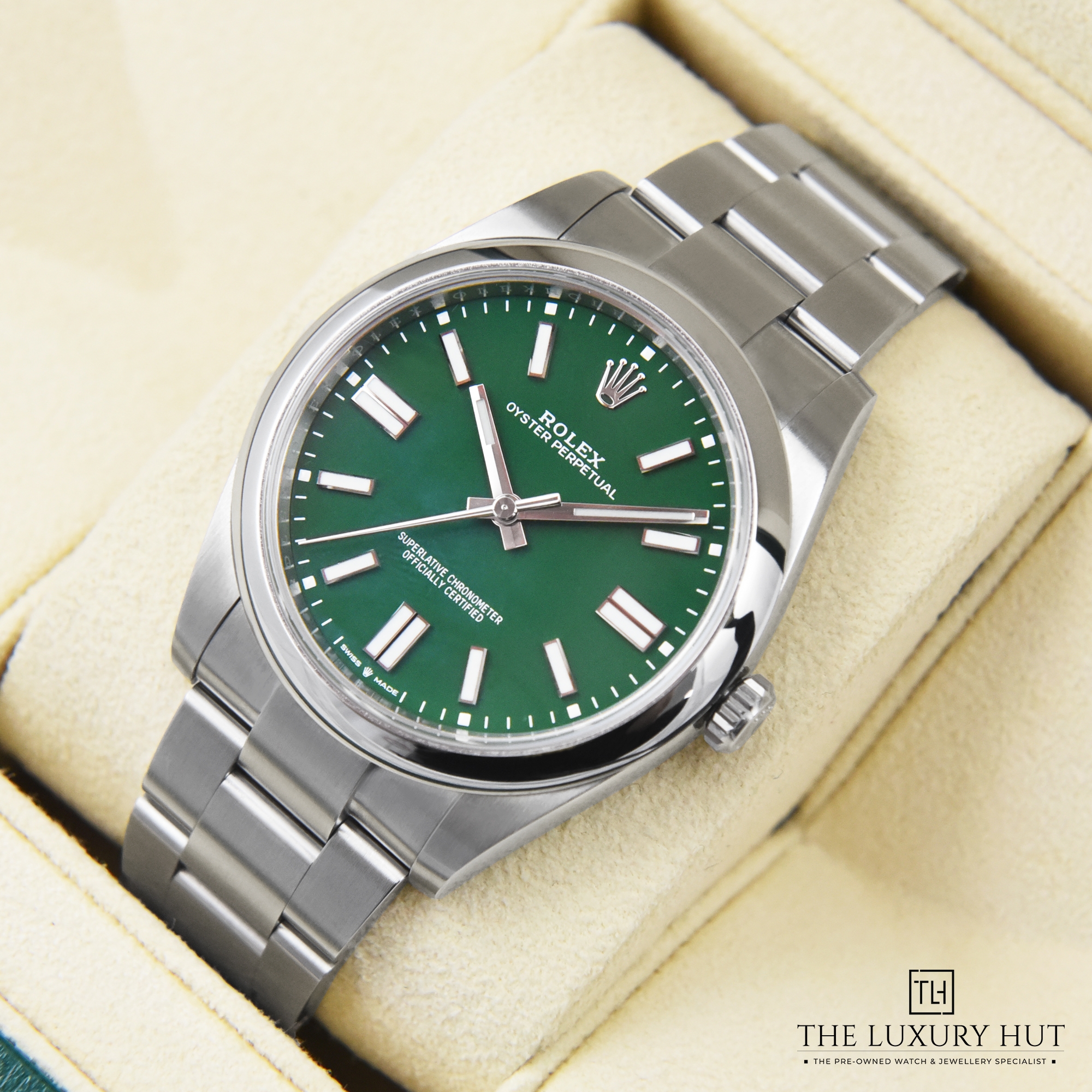 2023/08/Rolex_Oyster_Perpetual_Green_50145-e.jpg
