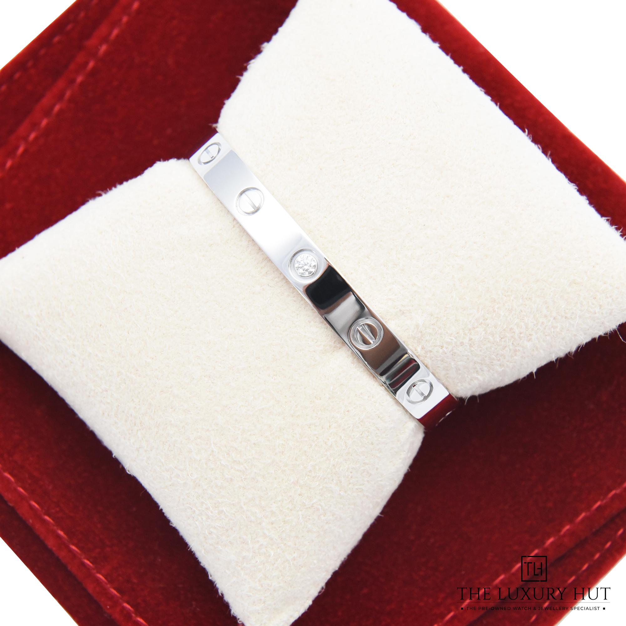 2023/09/Cartier_Love_White_Cuff_Bangle_35017-e.jpg