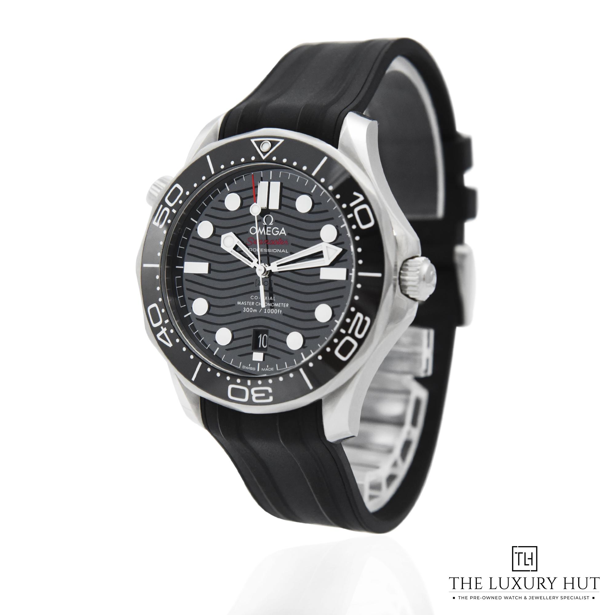 2023/09/Omega_Seamaster_Diver_Black_50228-b.jpg