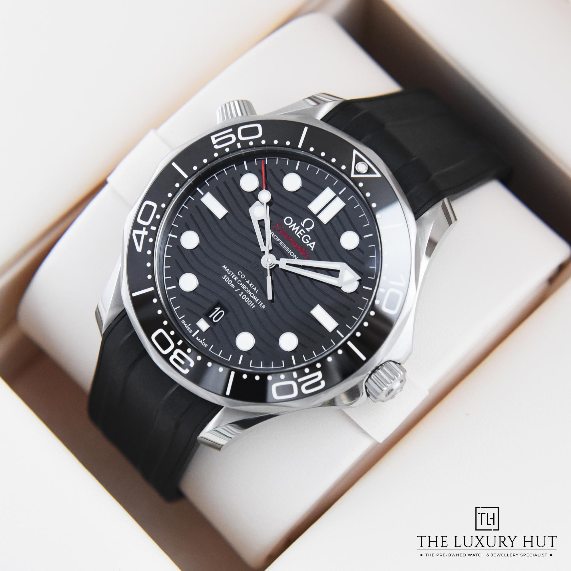 2023/09/Omega_Seamaster_Diver_Black_50228-e.jpg