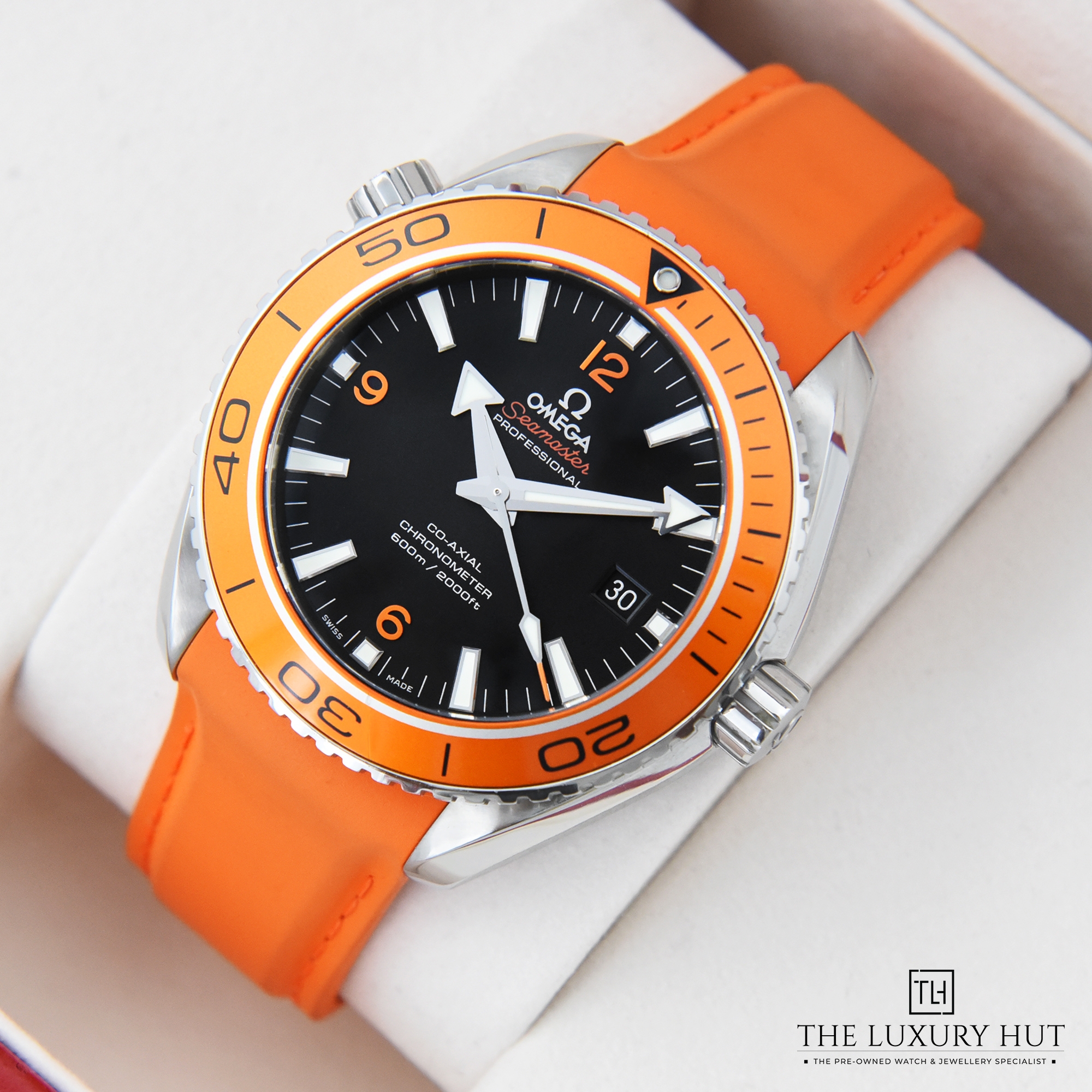 2023/09/Omega_Seamaster_Planet_Ocean_50198_ee.jpg