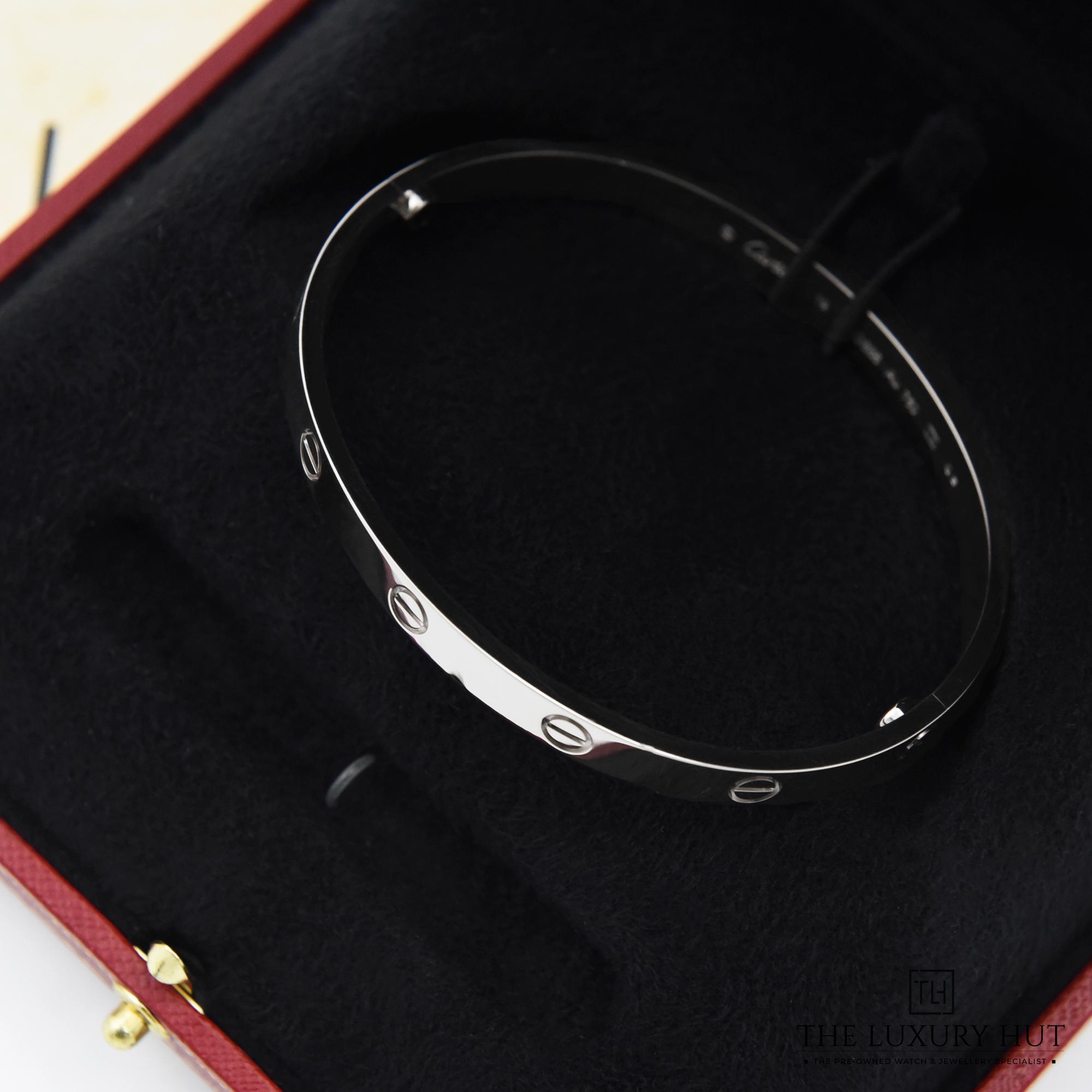 2023/10/Cartier_Love_Bangle_White_50279-d.jpg