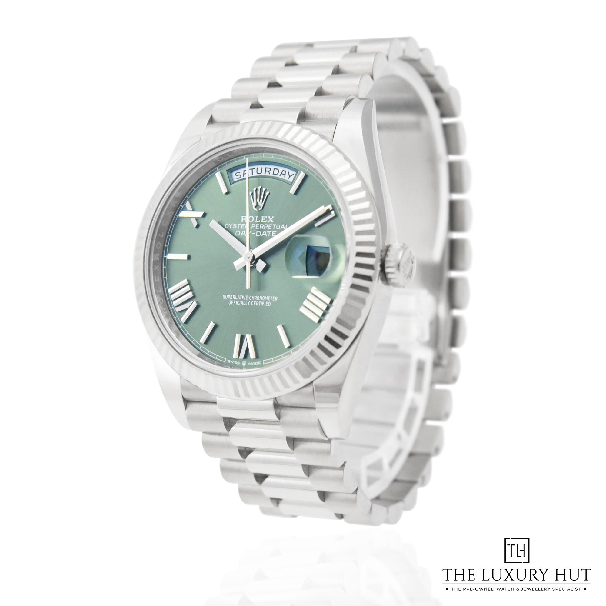 2023/10/Rolex_Day-Date_White_Gold_Green_50244-b.jpg