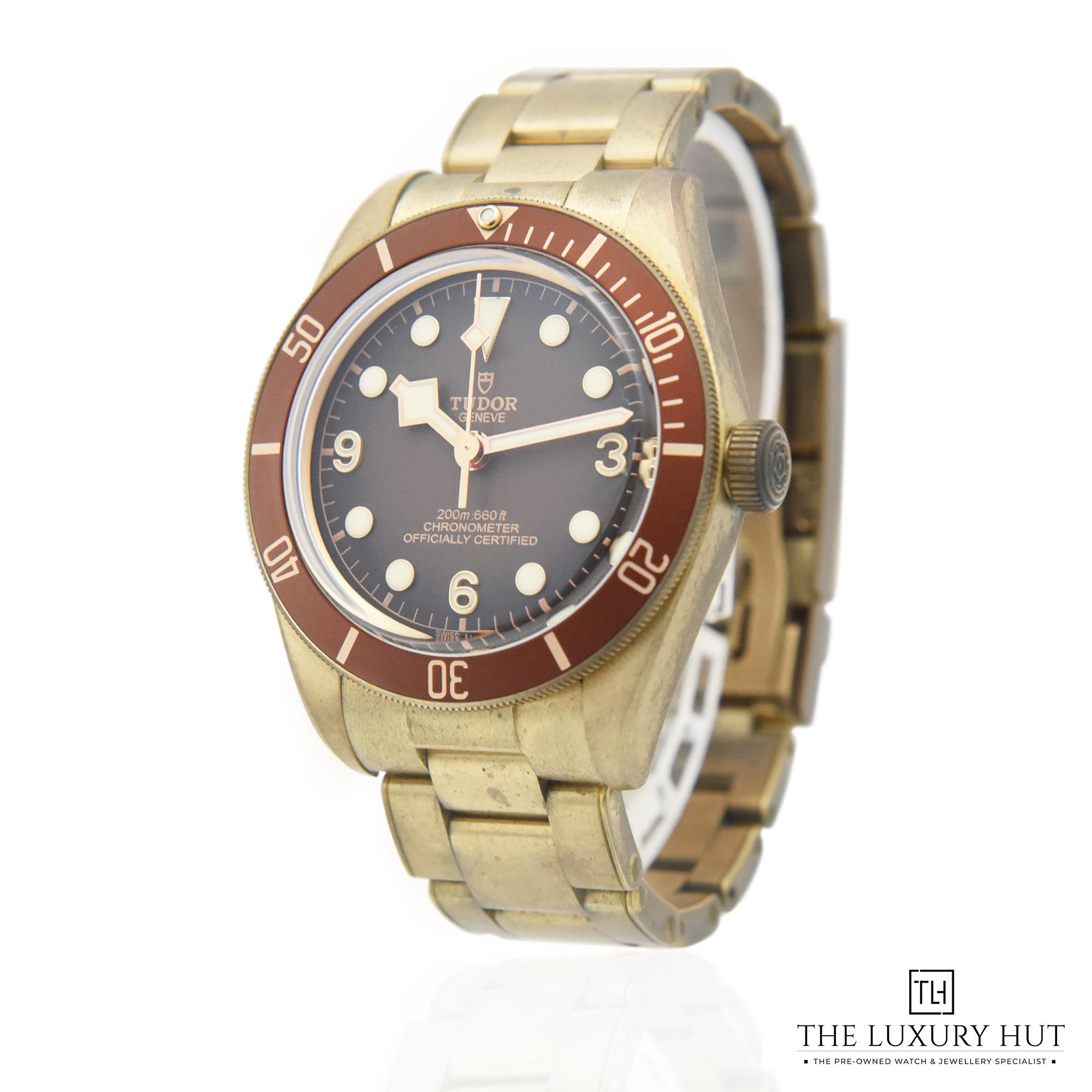 2023/10/Tudor_Black_Bay_Fifty-Eight_Bronze_50339-b.jpg