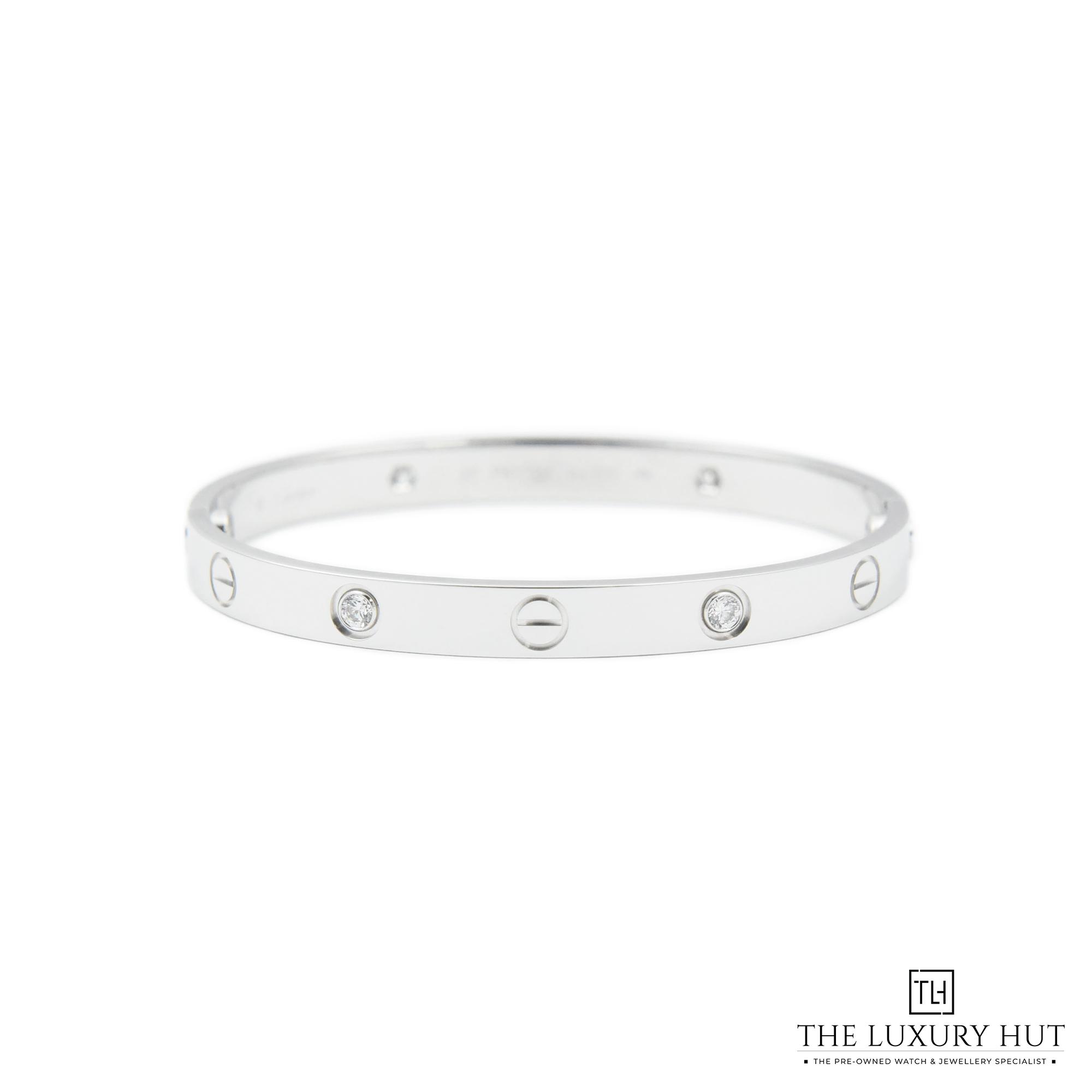 2023/11/Cartier_4-Diamonds_Love_Bangle_White_50396-a.jpg