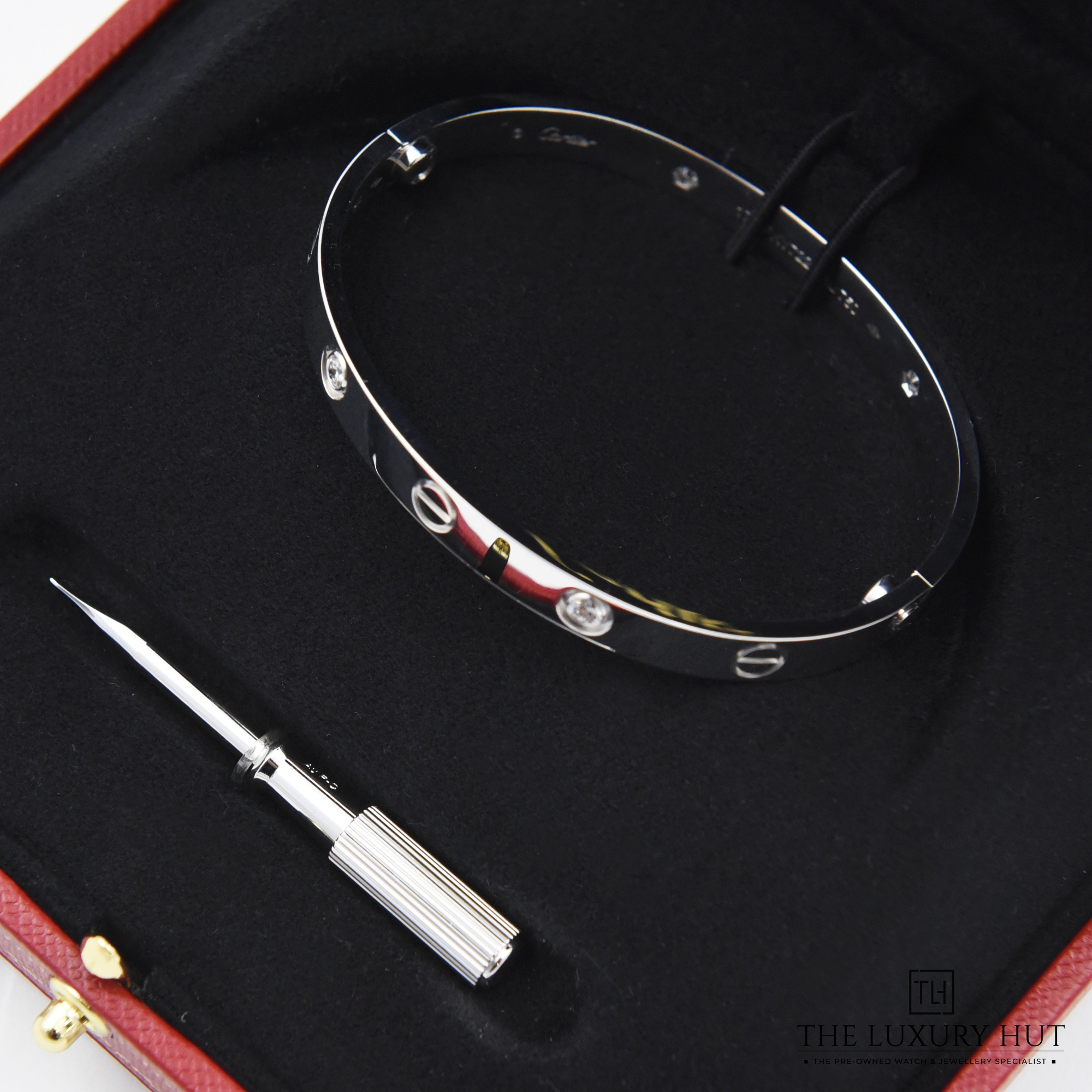 2023/11/Cartier_4-Diamonds_Love_Bangle_White_50396-d.jpg