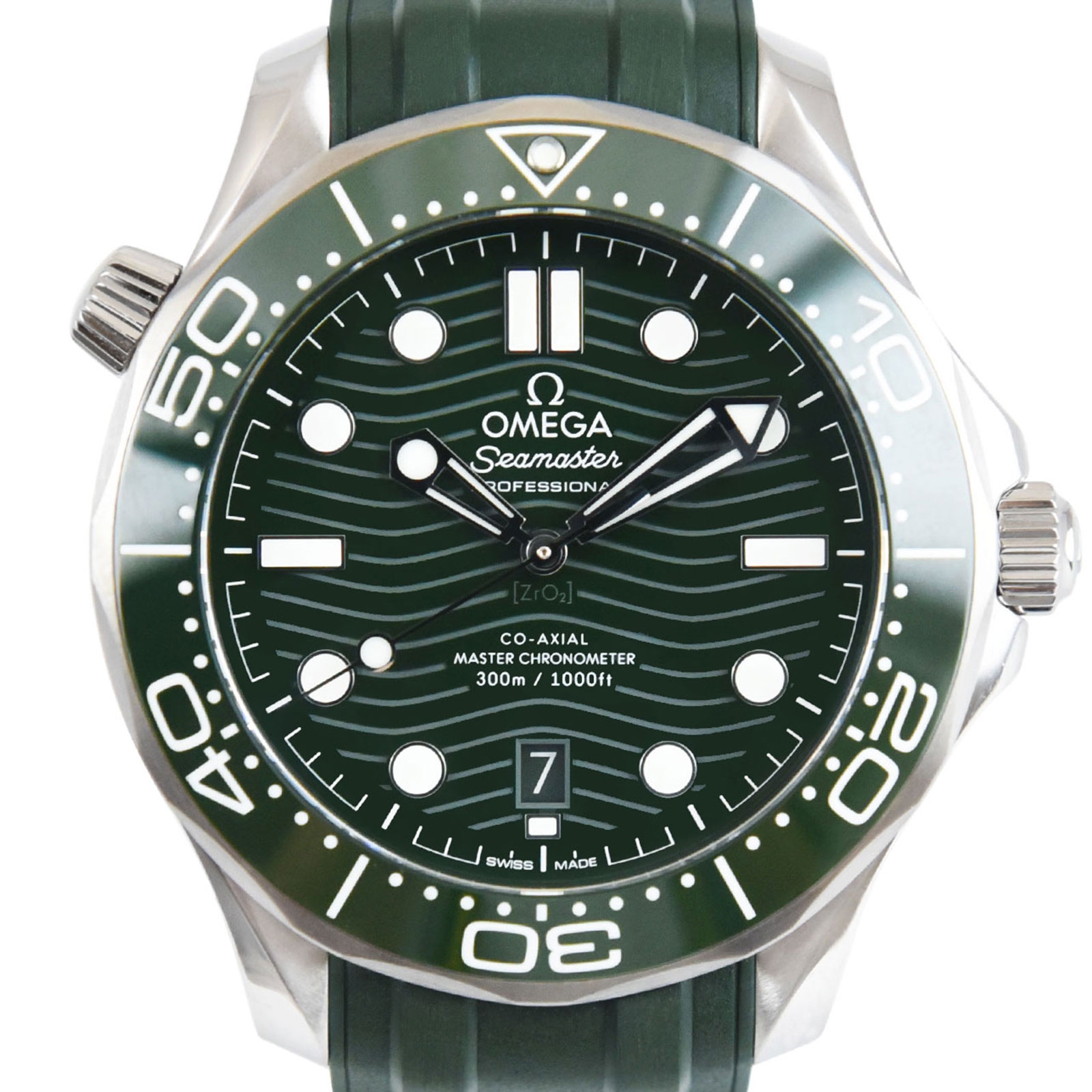 2023/11/Omega_Seamaster_Green_50406-cr.jpg