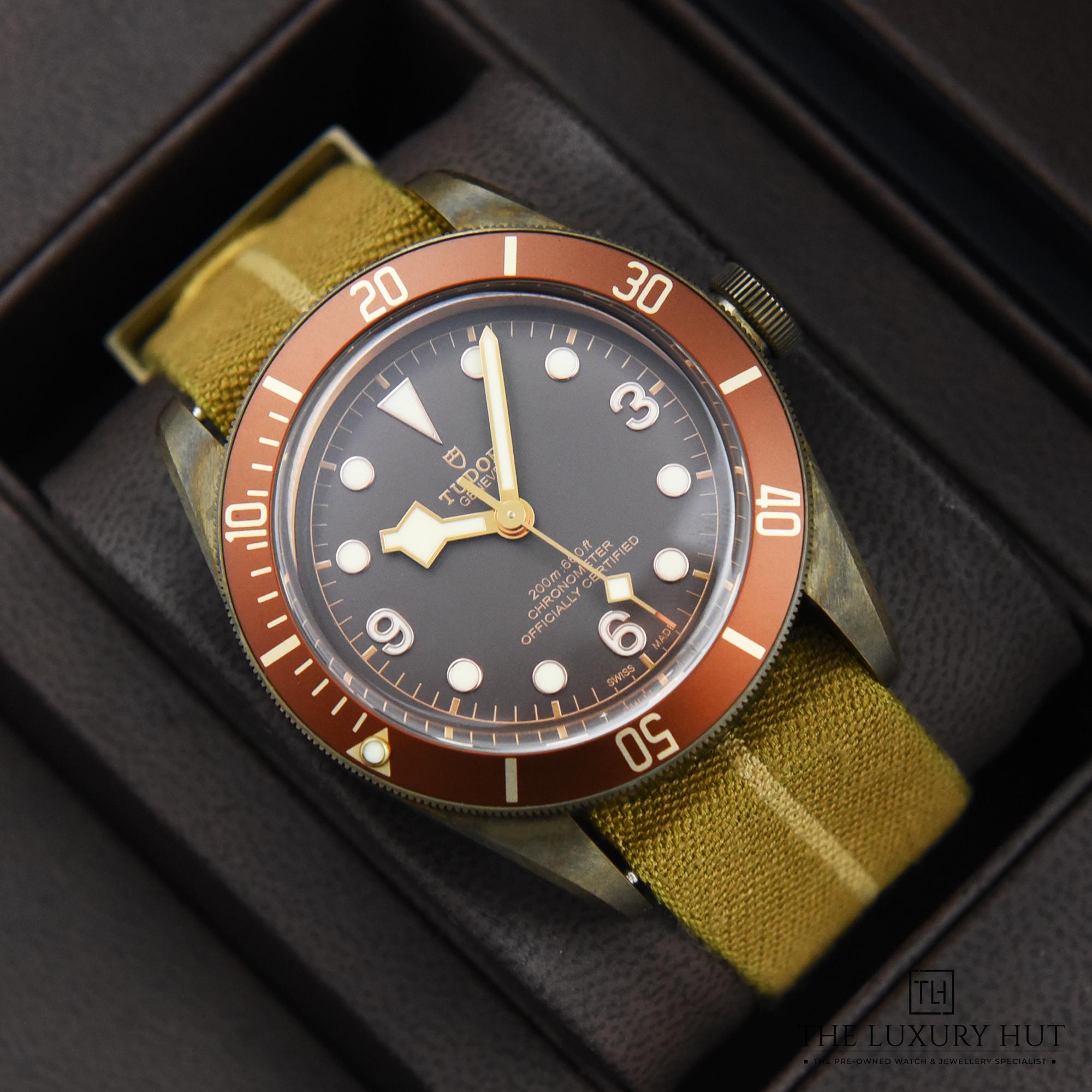 2023/11/Tudor_Heritage_Black_Bay_Bronze_50430-e.jpg