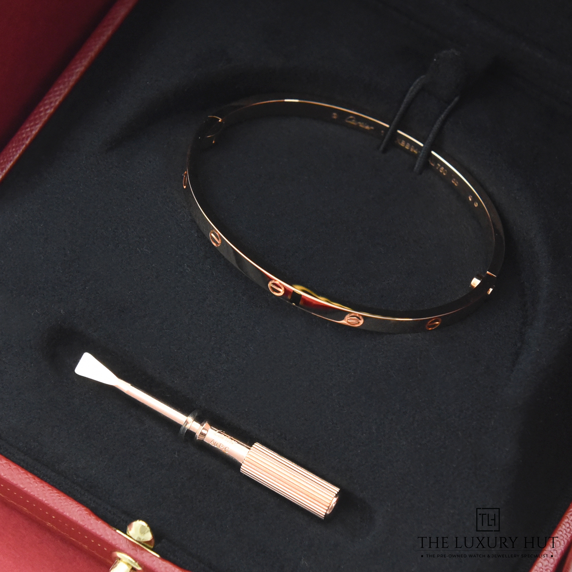 2023/12/Cartier_Rose_Love_Bangle_Small_50431-d.jpg