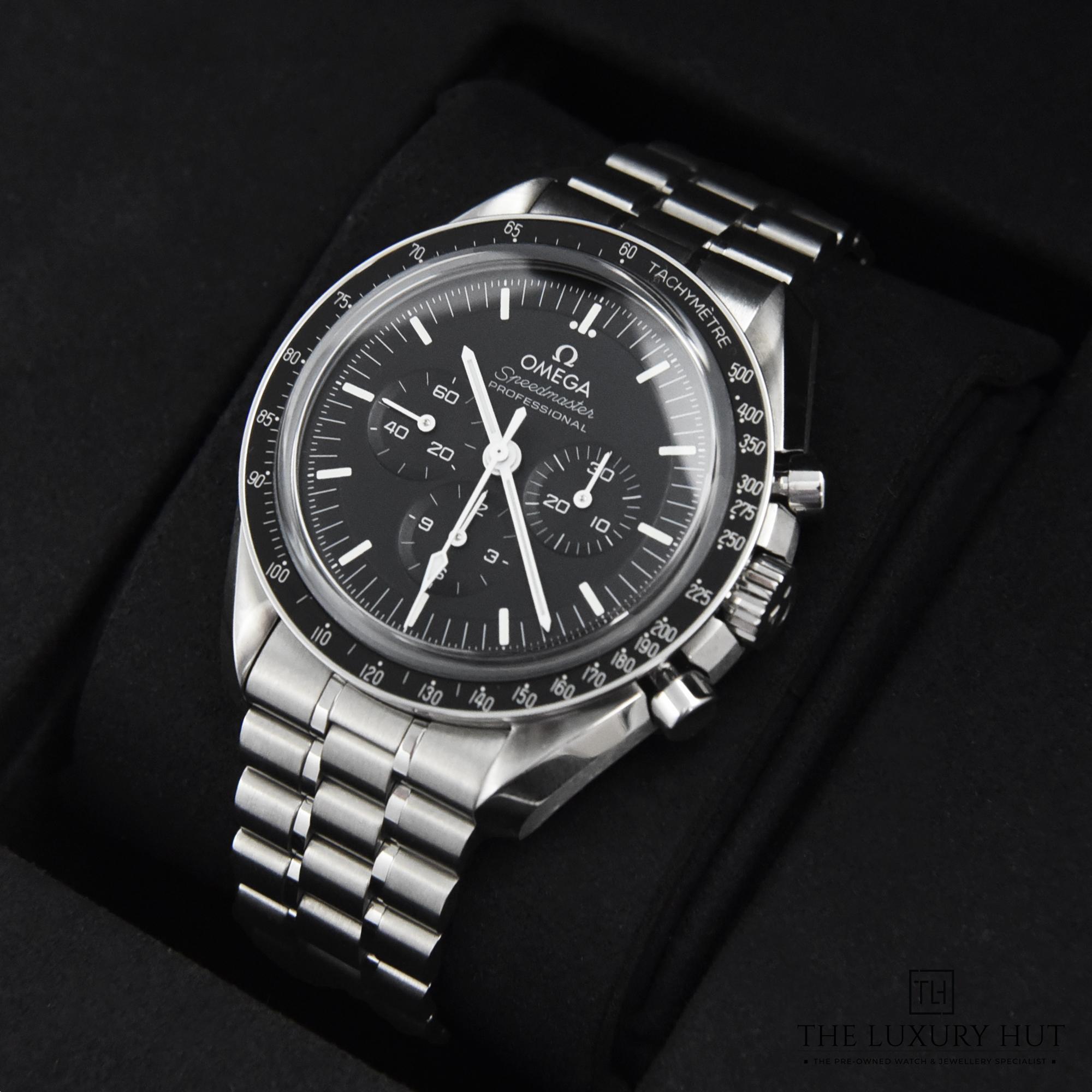 2023/12/Omega_Speedmaster_Moonwatch_50497-e.jpg