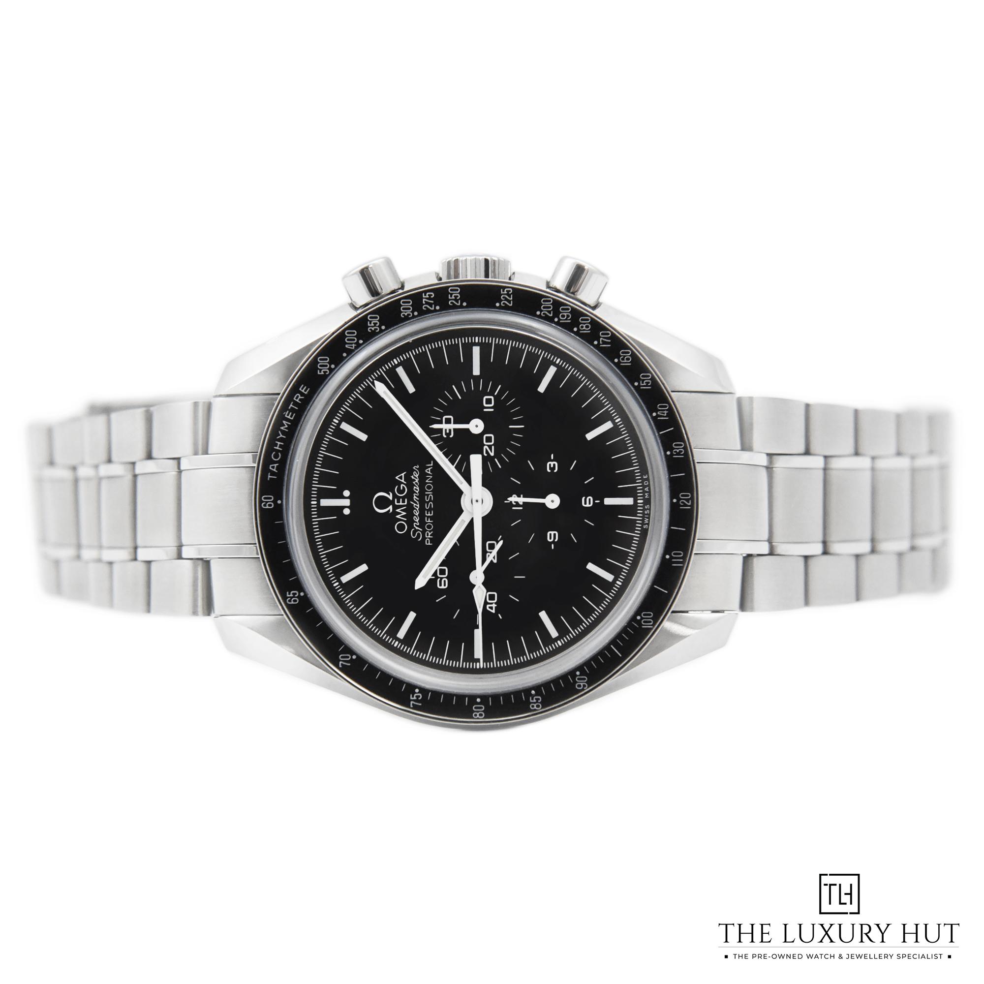 2023/12/Omega_Speedmaster_Moonwatch_LB100-c.jpg